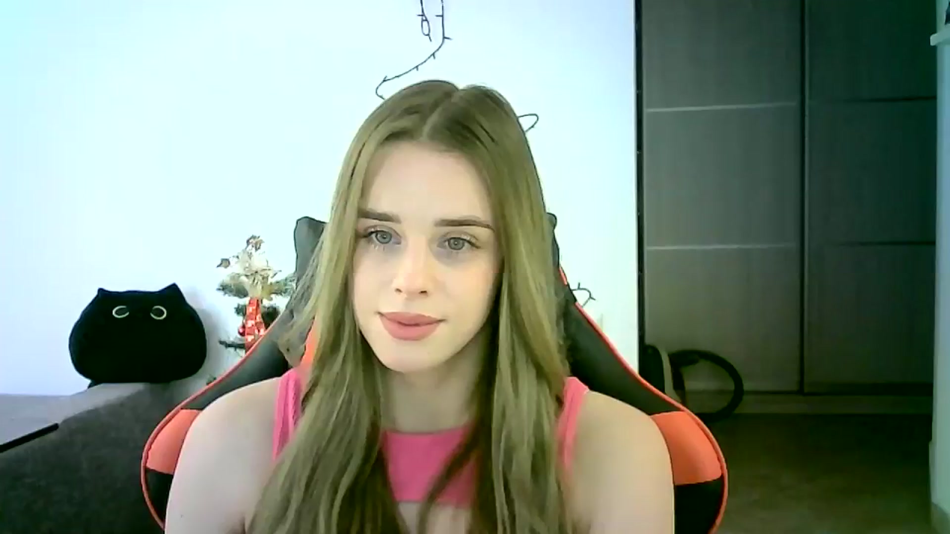 Gallery image thumbnail from JuliaWatson's myfreecams stream on, 12/16/2025, 12:08 image 11 of 20