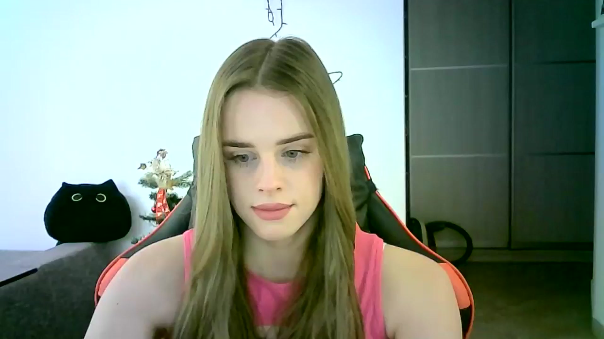Gallery image thumbnail from JuliaWatson's myfreecams stream on, 12/16/2025, 12:08 image 1 of 20