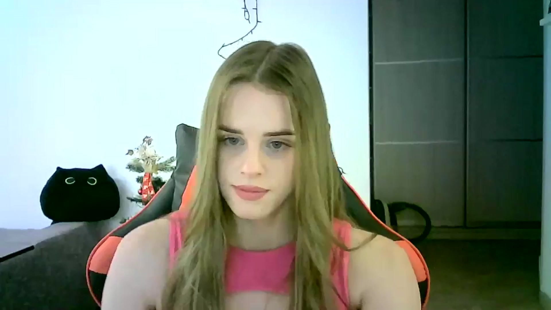 Gallery image thumbnail from JuliaWatson's myfreecams stream on, 12/16/2025, 12:08 image 7 of 20