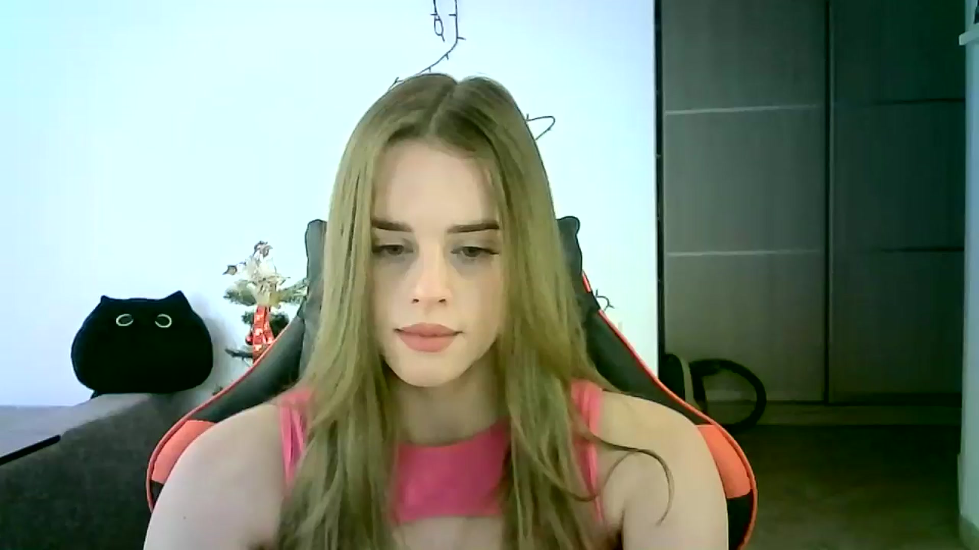 Gallery image thumbnail from JuliaWatson's myfreecams stream on, 12/16/2025, 12:08 image 6 of 20