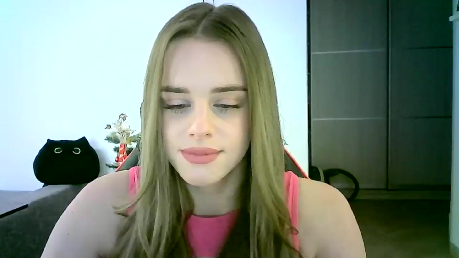 Gallery image thumbnail from JuliaWatson's myfreecams stream on, 12/16/2025, 12:08 image 13 of 20