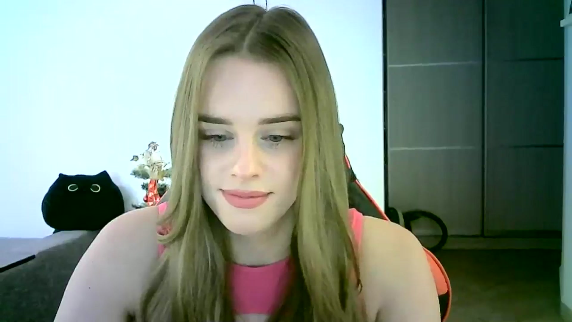 Gallery image thumbnail from JuliaWatson's myfreecams stream on, 12/16/2025, 12:08 image 17 of 20