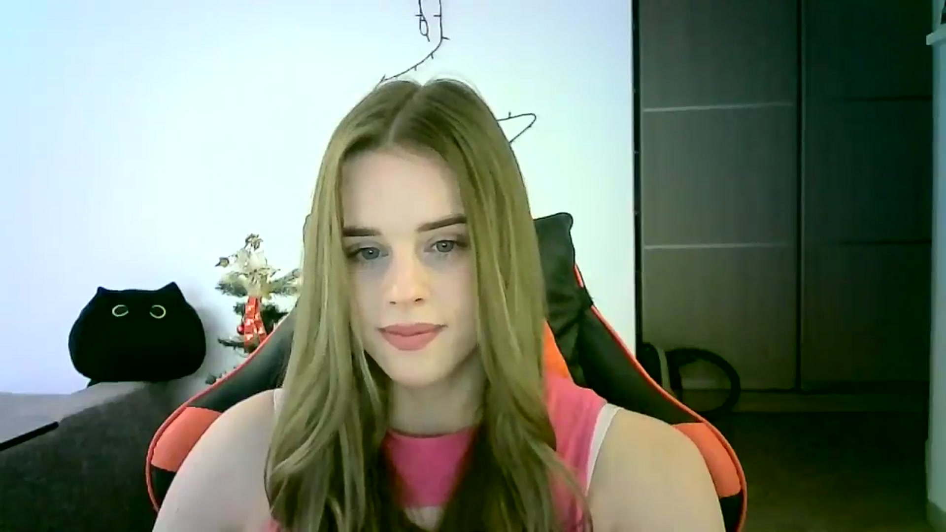 Gallery image thumbnail from JuliaWatson's myfreecams stream on, 12/16/2025, 12:29 image 14 of 20
