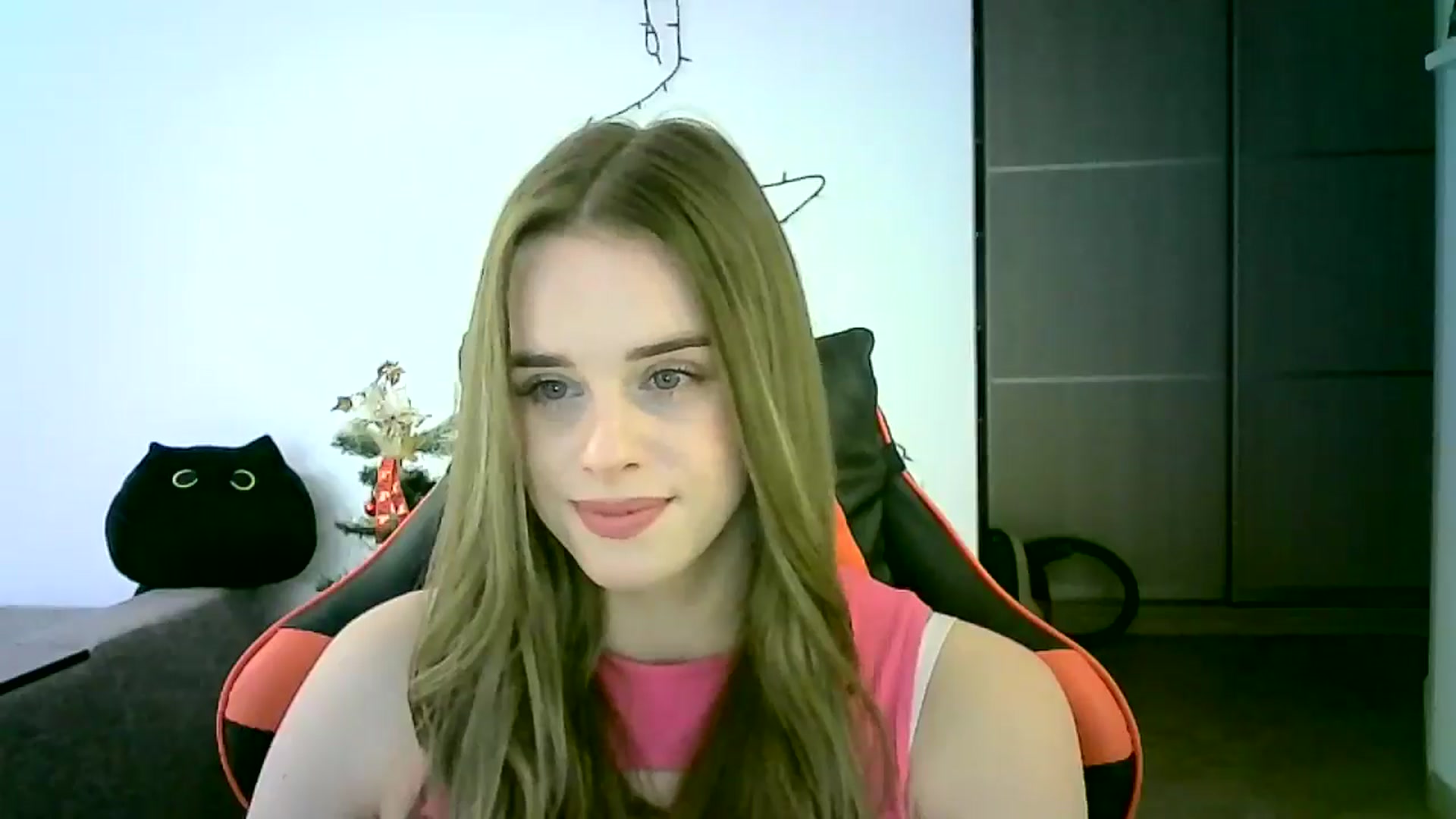 Gallery image thumbnail from JuliaWatson's myfreecams stream on, 12/16/2025, 12:29 image 6 of 20