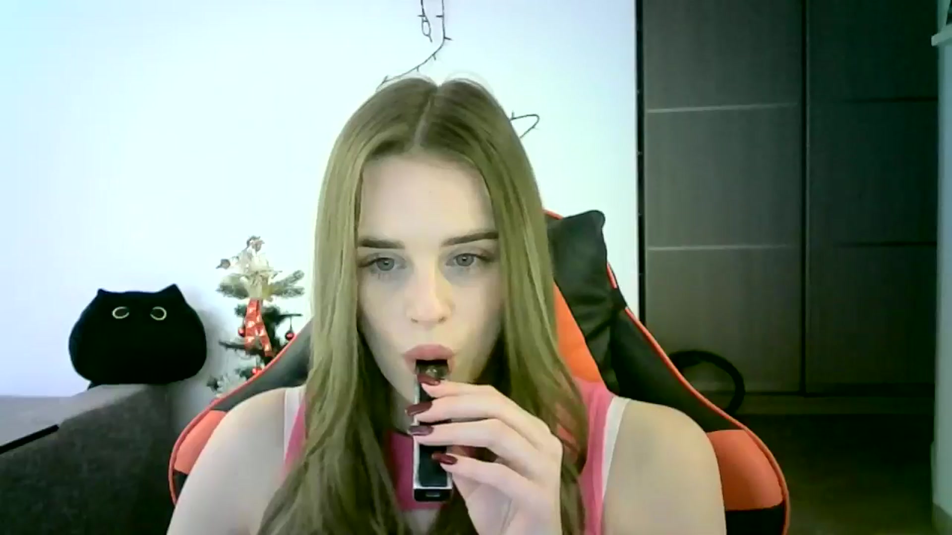 Gallery image thumbnail from JuliaWatson's myfreecams stream on, 12/16/2025, 12:29 image 19 of 20
