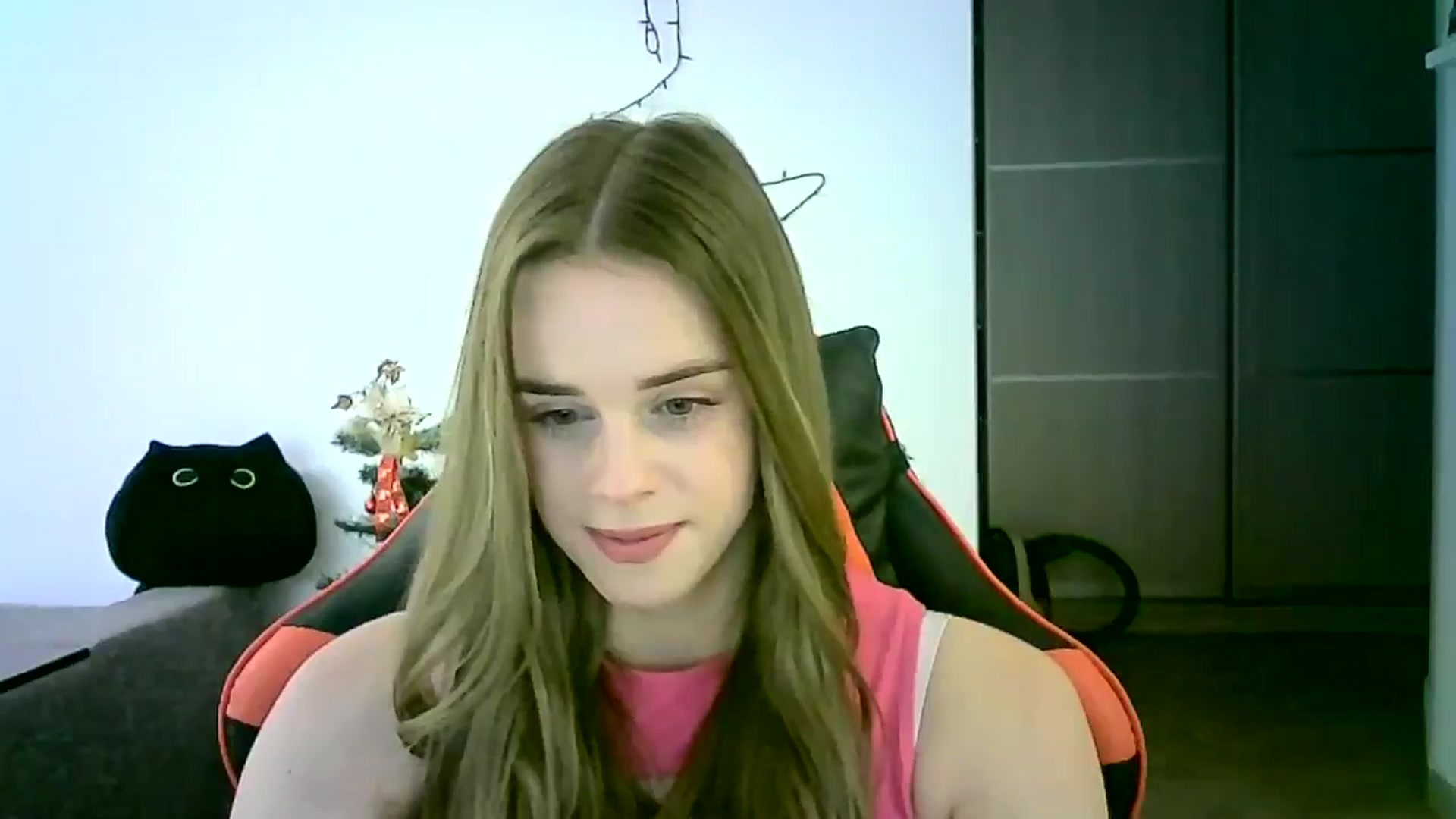 Gallery image thumbnail from JuliaWatson's myfreecams stream on, 12/16/2025, 12:29 image 4 of 20