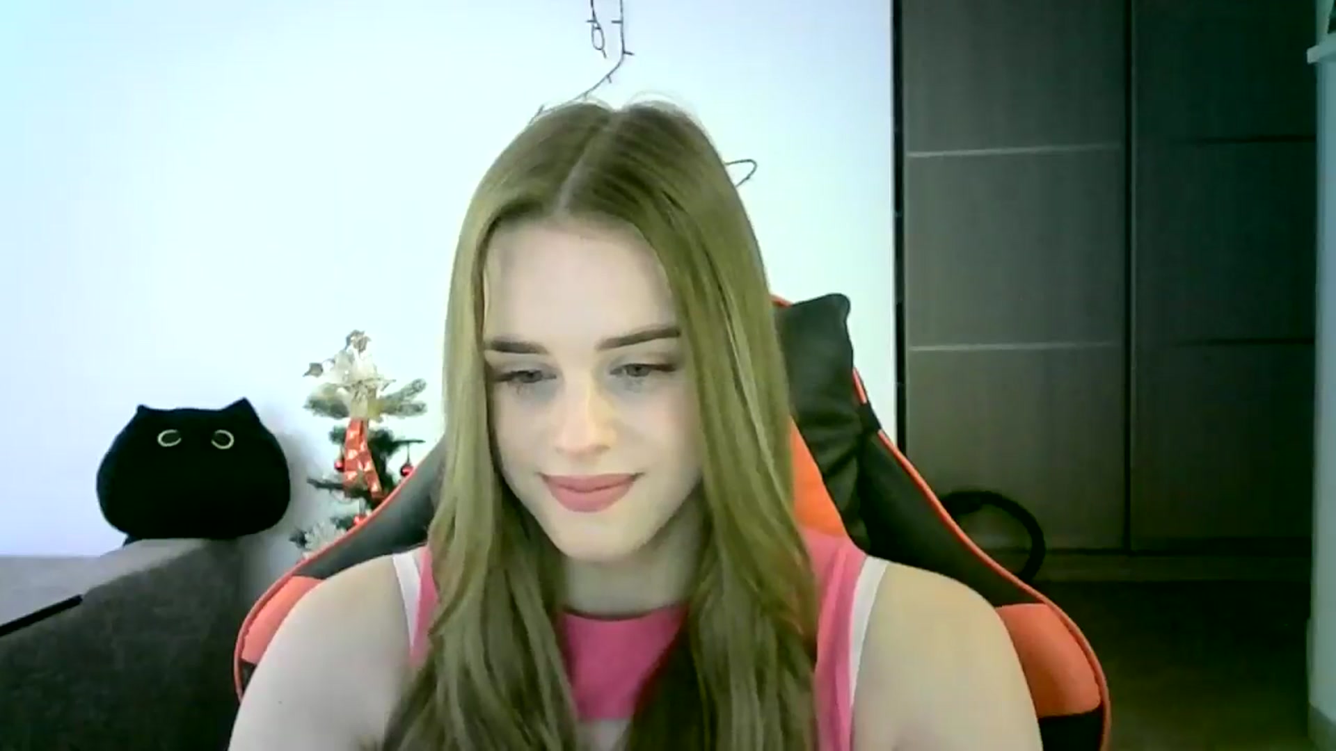 Gallery image thumbnail from JuliaWatson's myfreecams stream on, 12/16/2025, 12:29 image 18 of 20