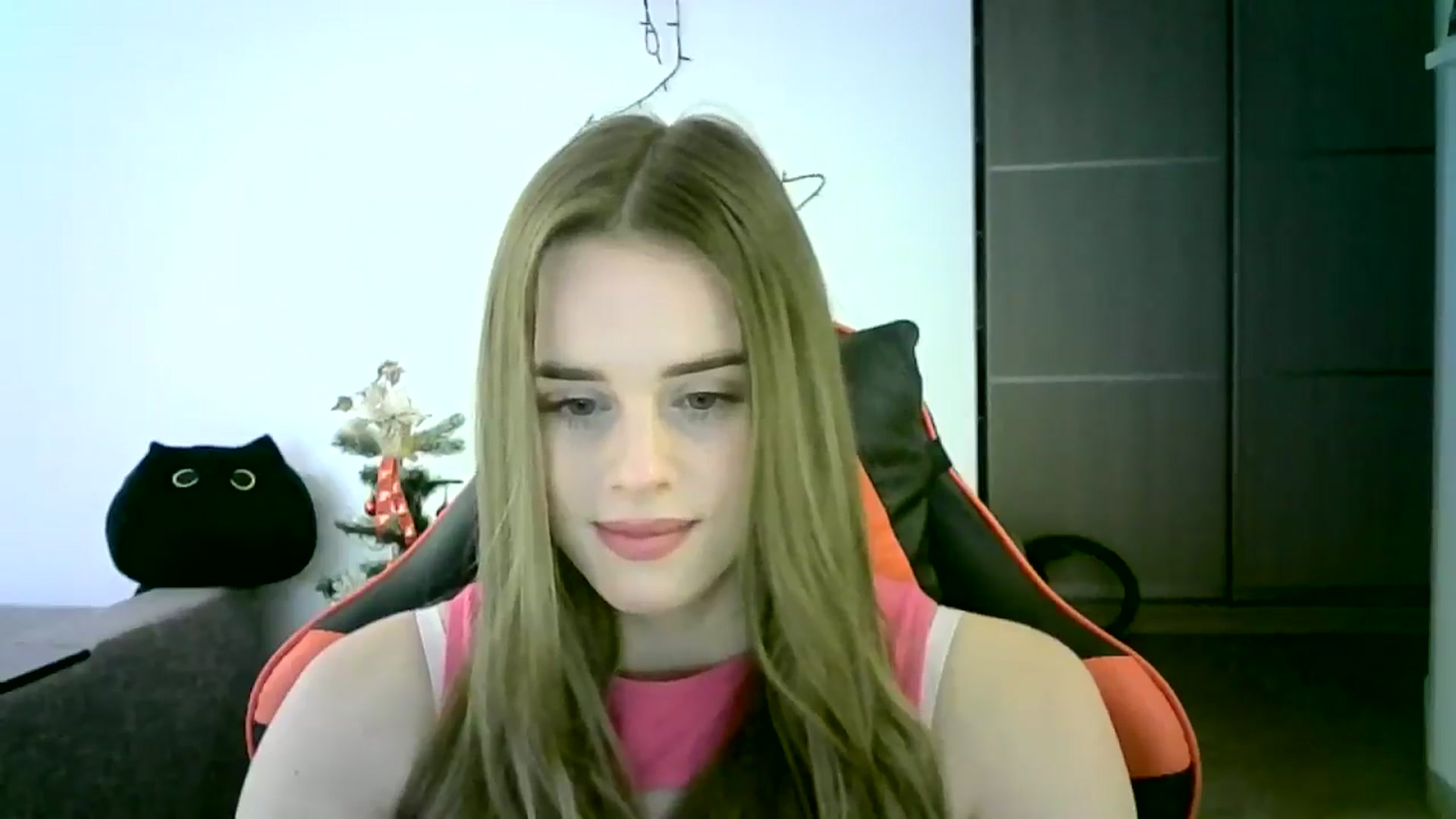 Gallery image thumbnail from JuliaWatson's myfreecams stream on, 12/16/2025, 12:29 image 16 of 20