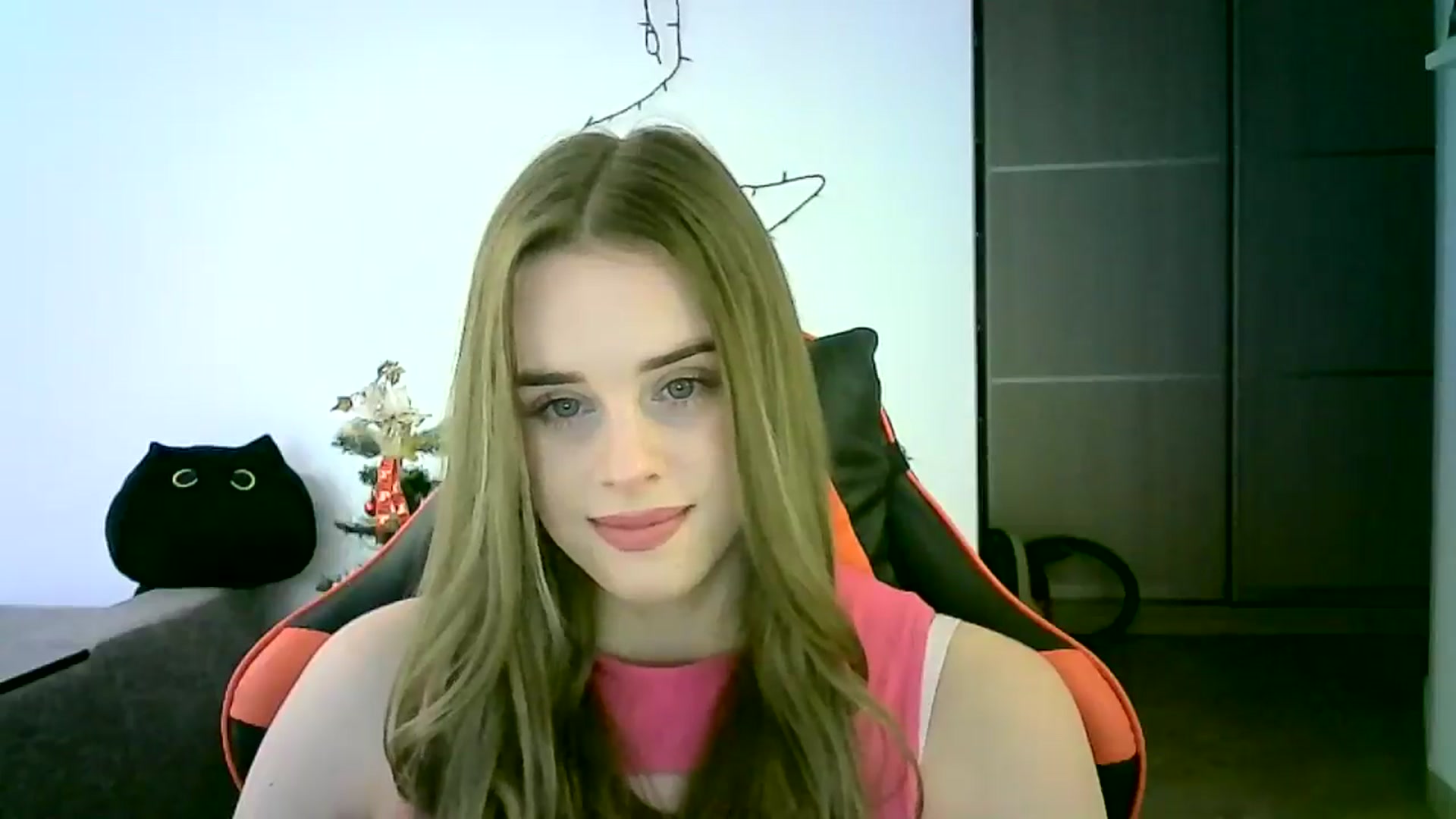 Gallery image thumbnail from JuliaWatson's myfreecams stream on, 12/16/2025, 12:29 image 12 of 20