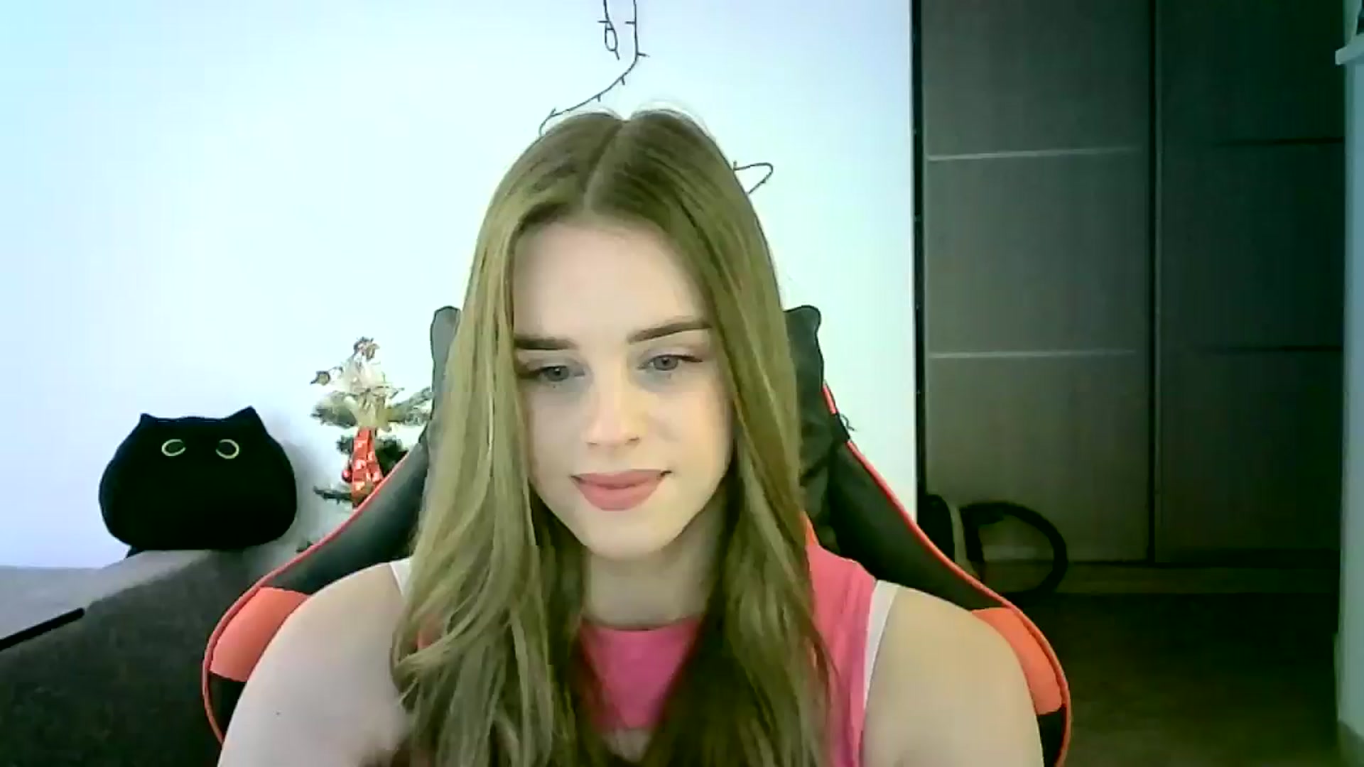 Gallery image thumbnail from JuliaWatson's myfreecams stream on, 12/16/2025, 12:29 image 5 of 20