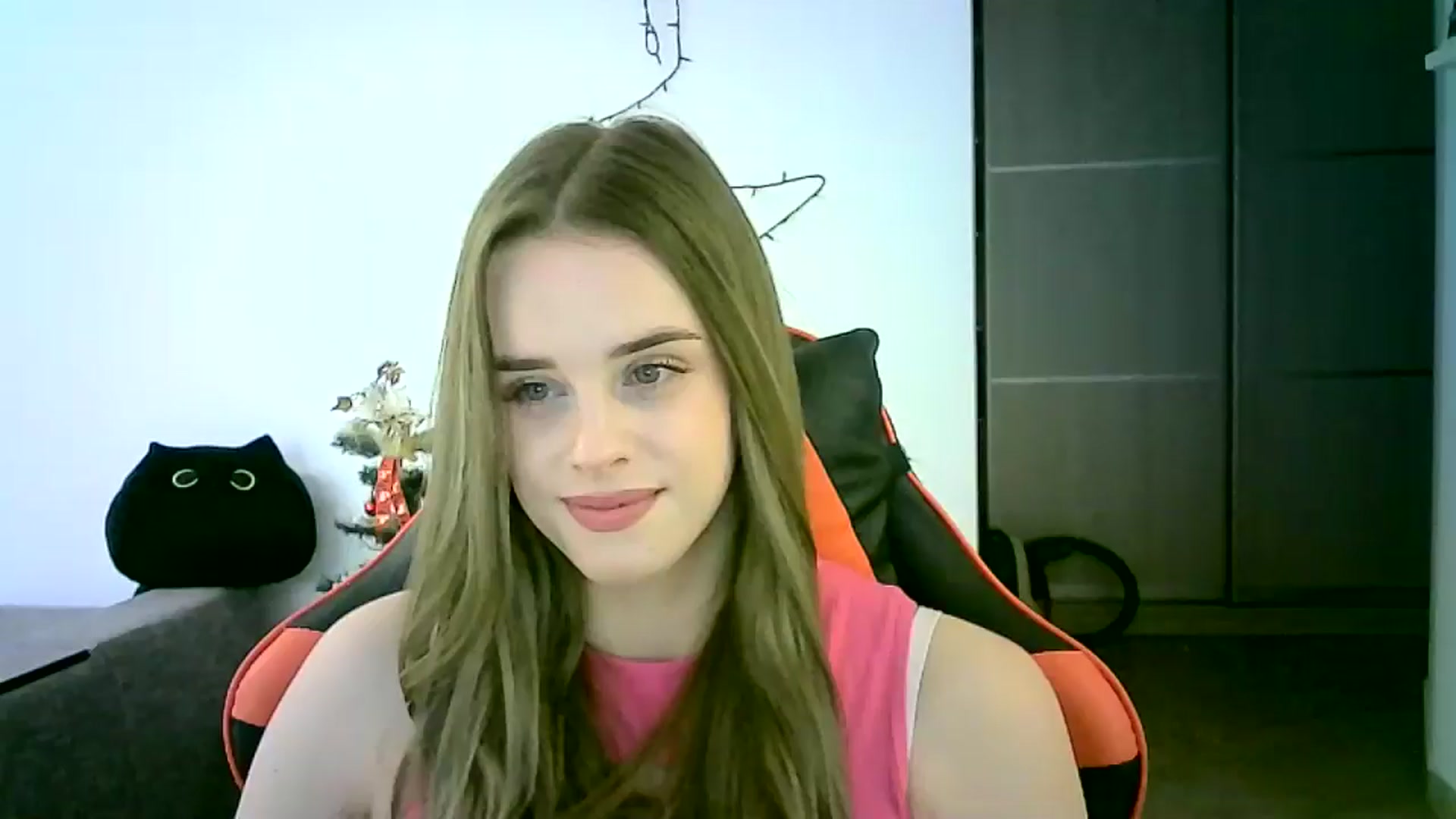 Gallery image thumbnail from JuliaWatson's myfreecams stream on, 12/16/2025, 12:29 image 3 of 20