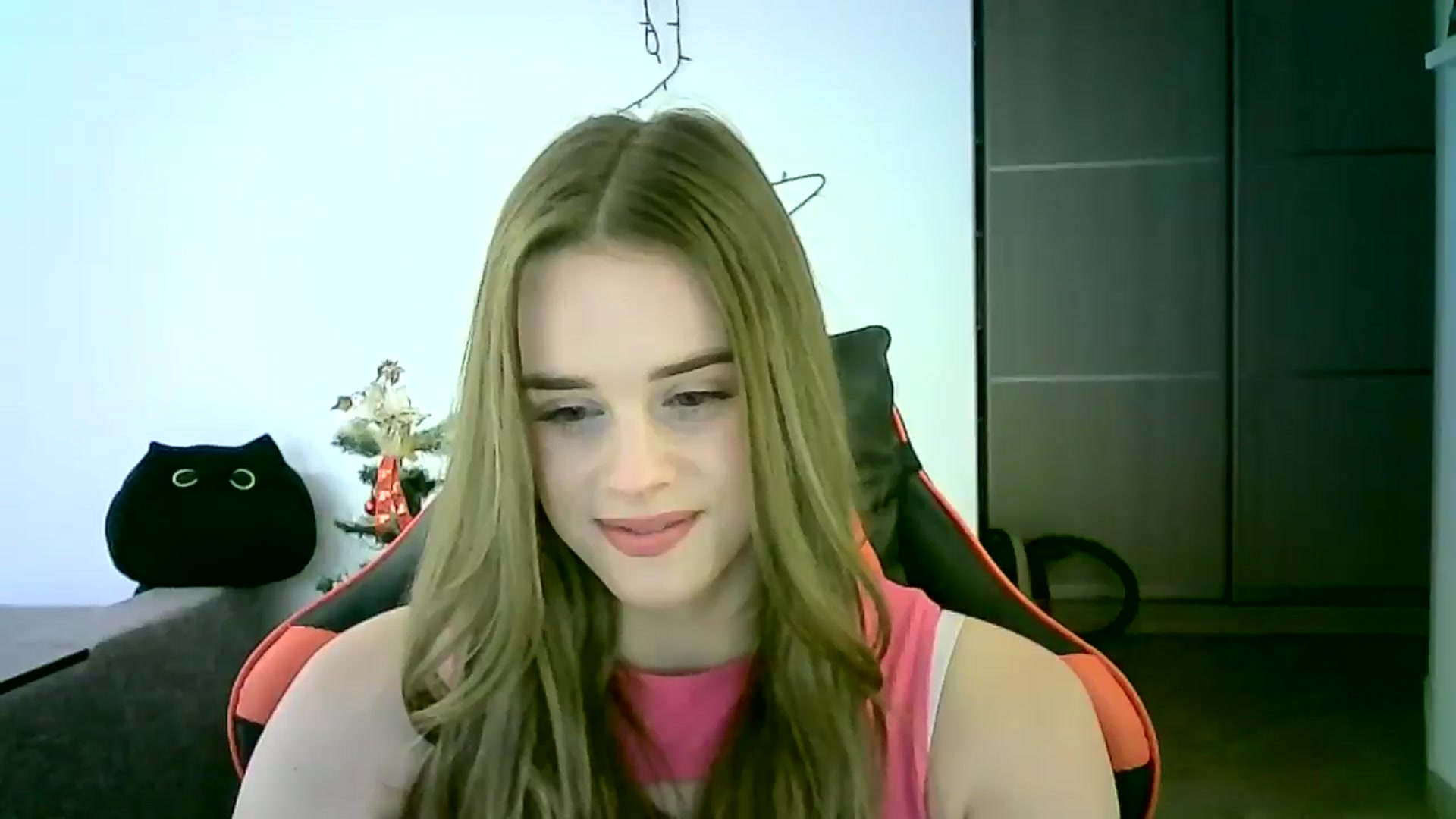 Gallery image thumbnail from JuliaWatson's myfreecams stream on, 12/16/2025, 12:29 image 2 of 20