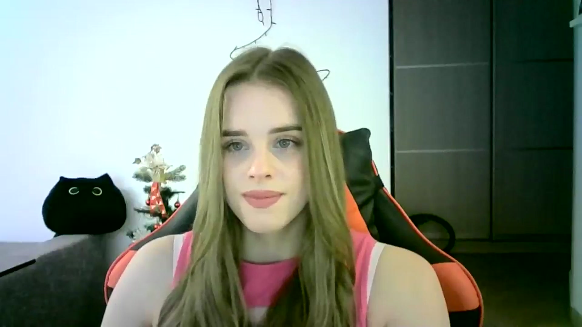 Gallery image thumbnail from JuliaWatson's myfreecams stream on, 12/16/2025, 12:29 image 20 of 20