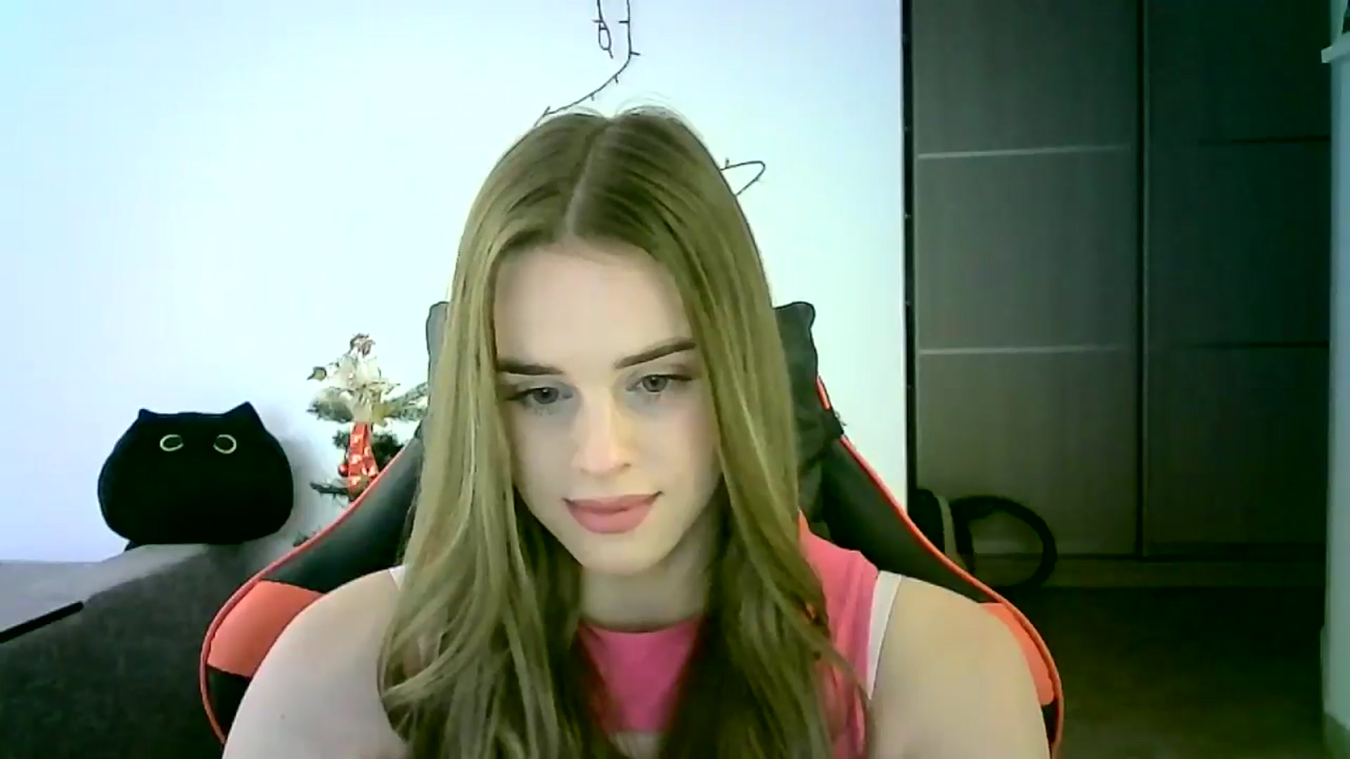 Gallery image thumbnail from JuliaWatson's myfreecams stream on, 12/16/2025, 12:29 image 8 of 20