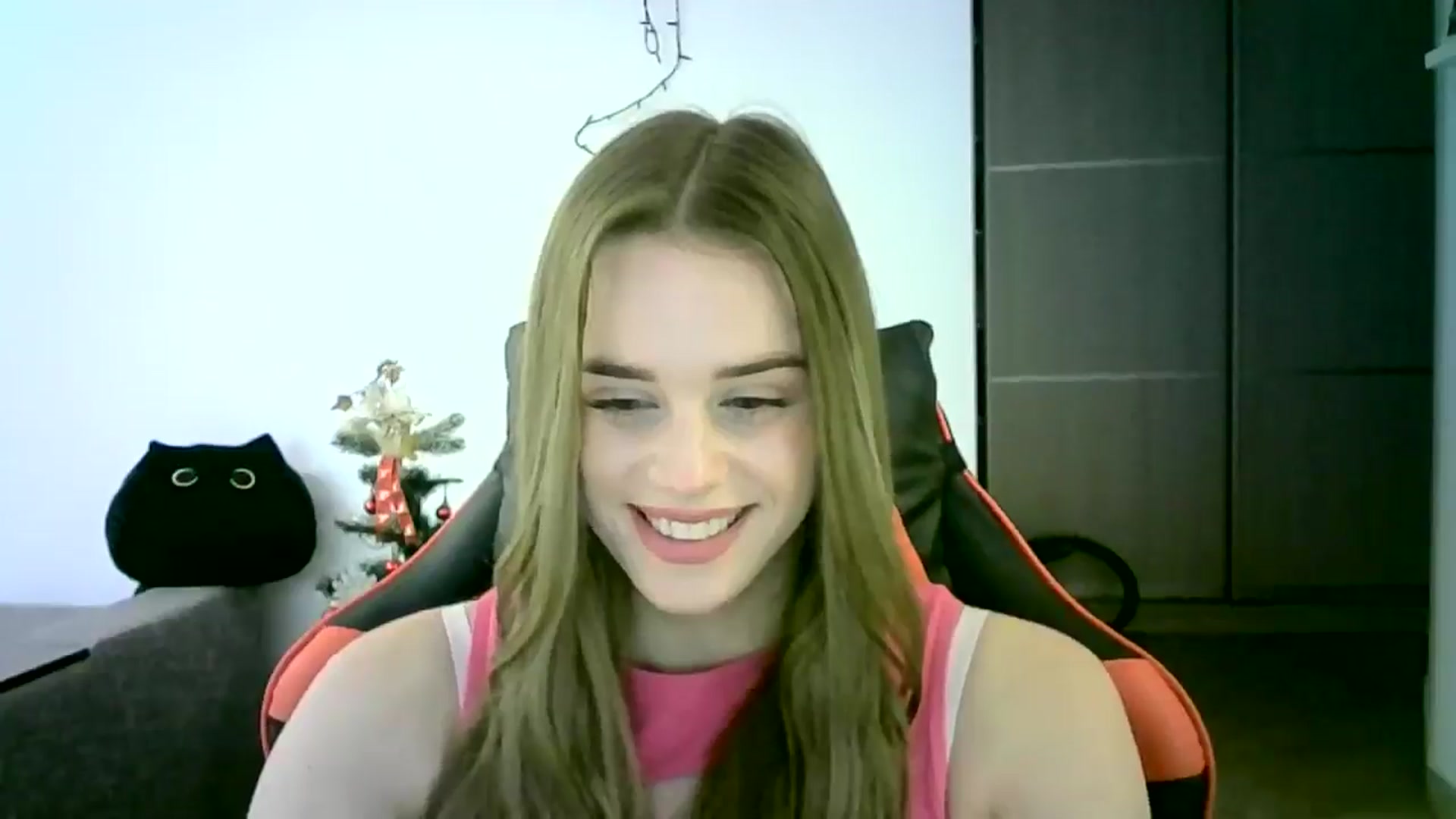 Gallery image thumbnail from JuliaWatson's myfreecams stream on, 12/16/2025, 12:29 image 17 of 20