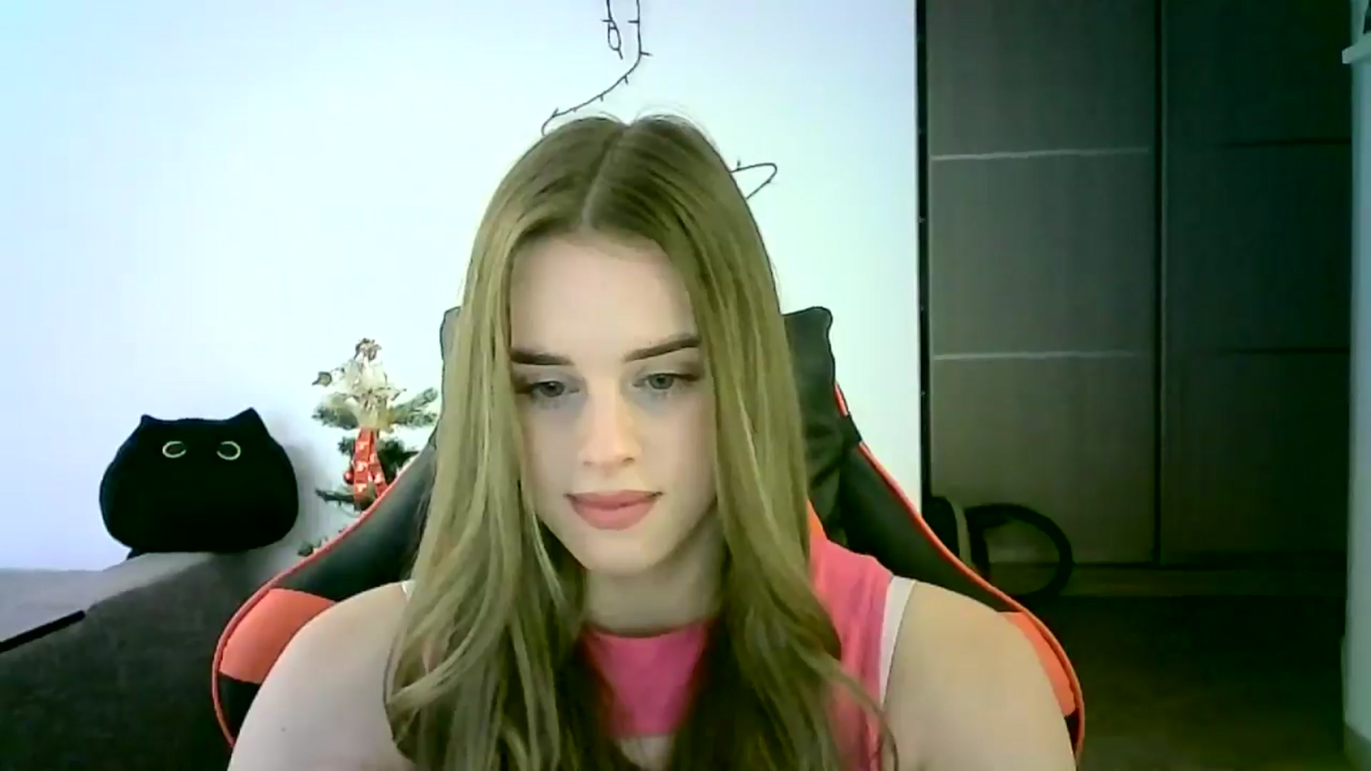 Gallery image thumbnail from JuliaWatson's myfreecams stream on, 12/16/2025, 12:29 image 13 of 20