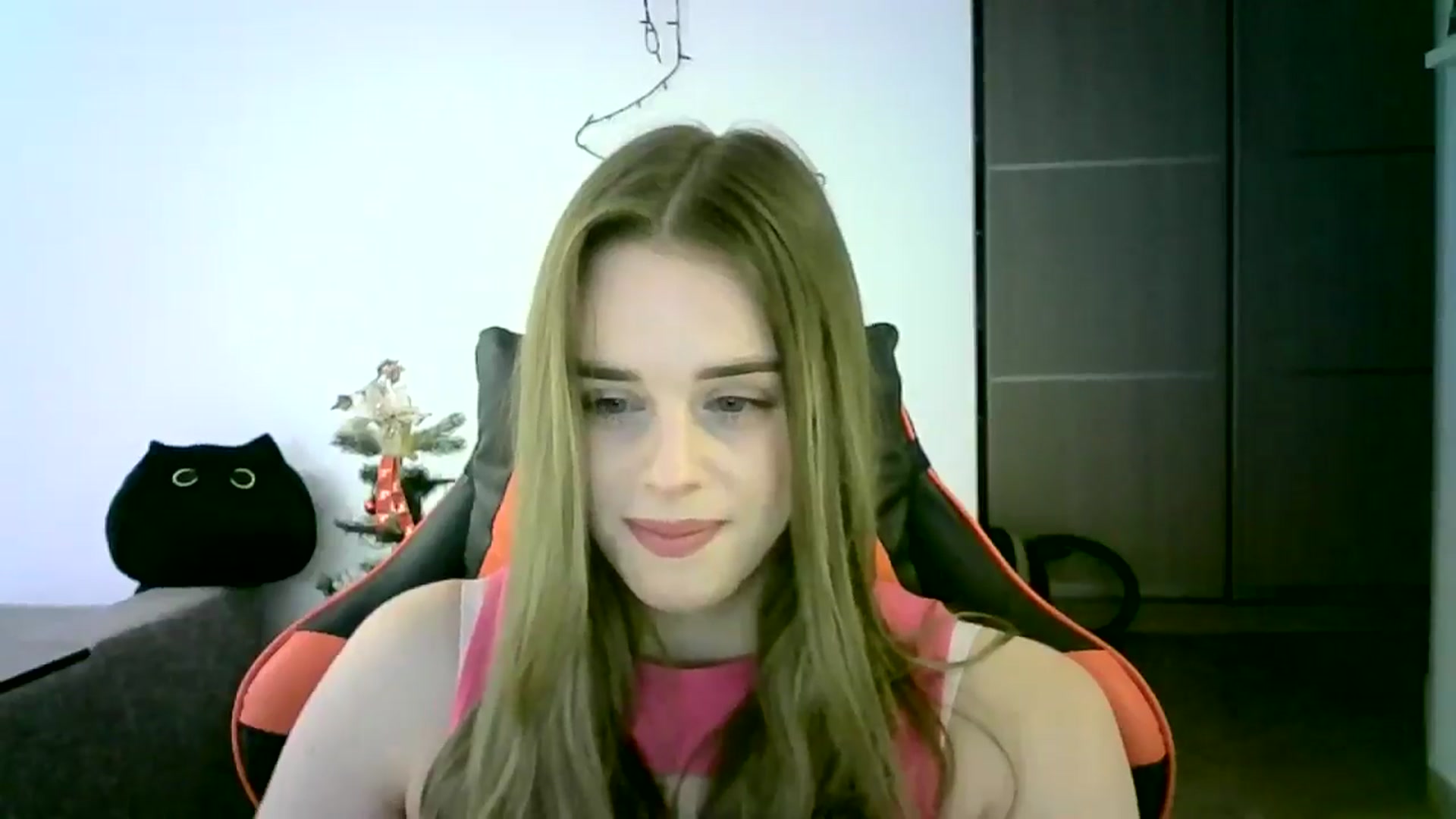 Gallery image thumbnail from JuliaWatson's myfreecams stream on, 12/16/2025, 12:43 image 16 of 20