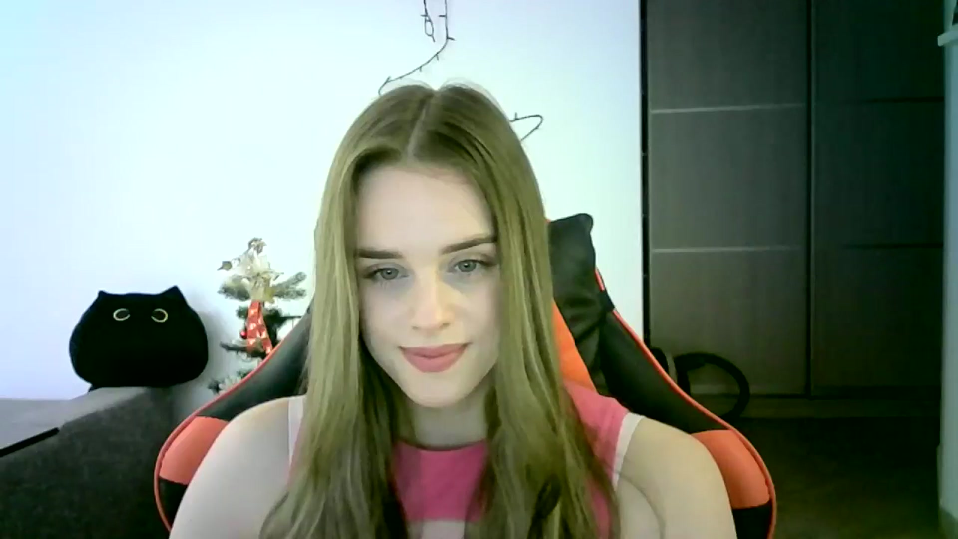 Gallery image thumbnail from JuliaWatson's myfreecams stream on, 12/16/2025, 12:43 image 3 of 20