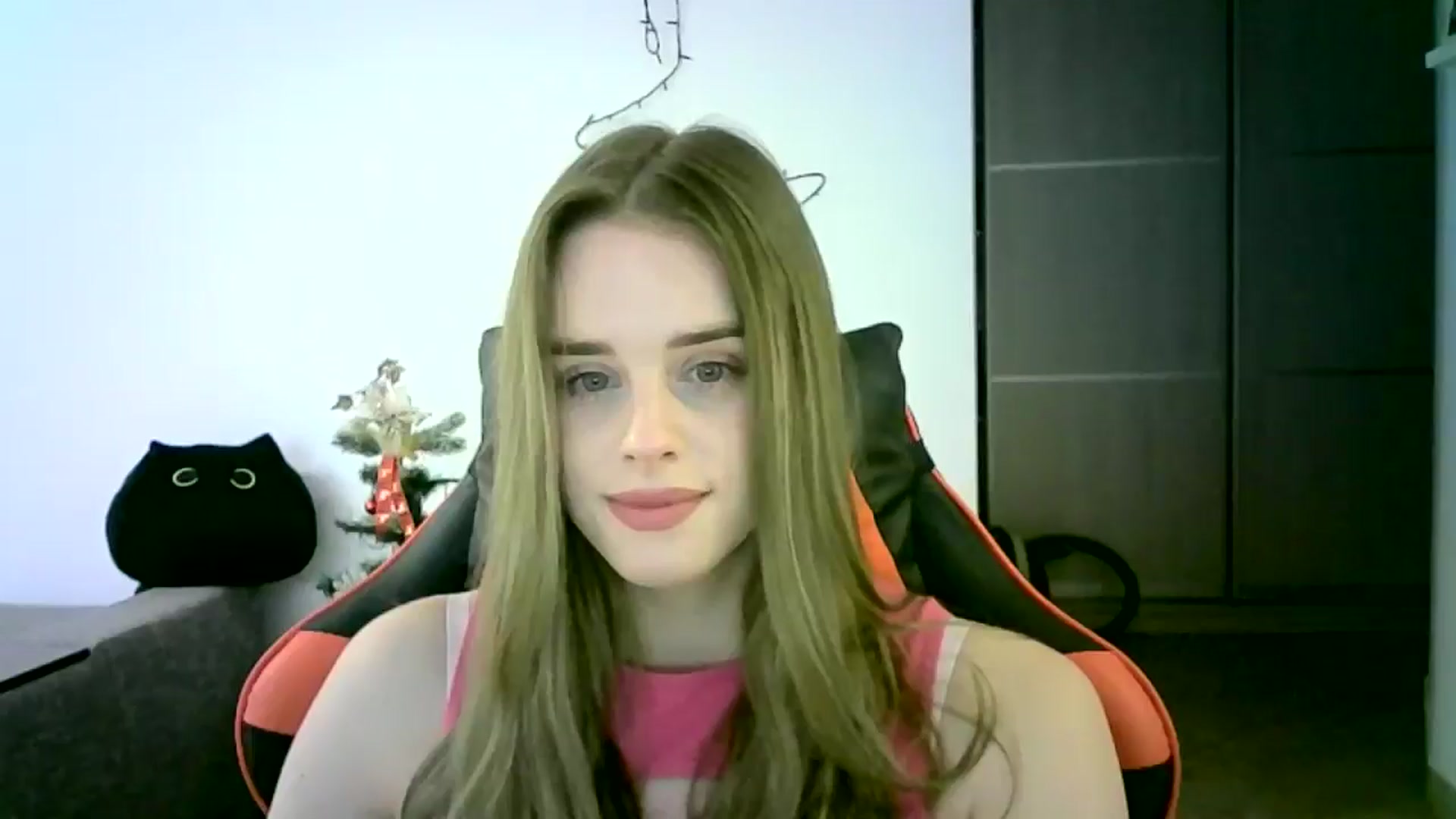 Gallery image thumbnail from JuliaWatson's myfreecams stream on, 12/16/2025, 12:43 image 9 of 20