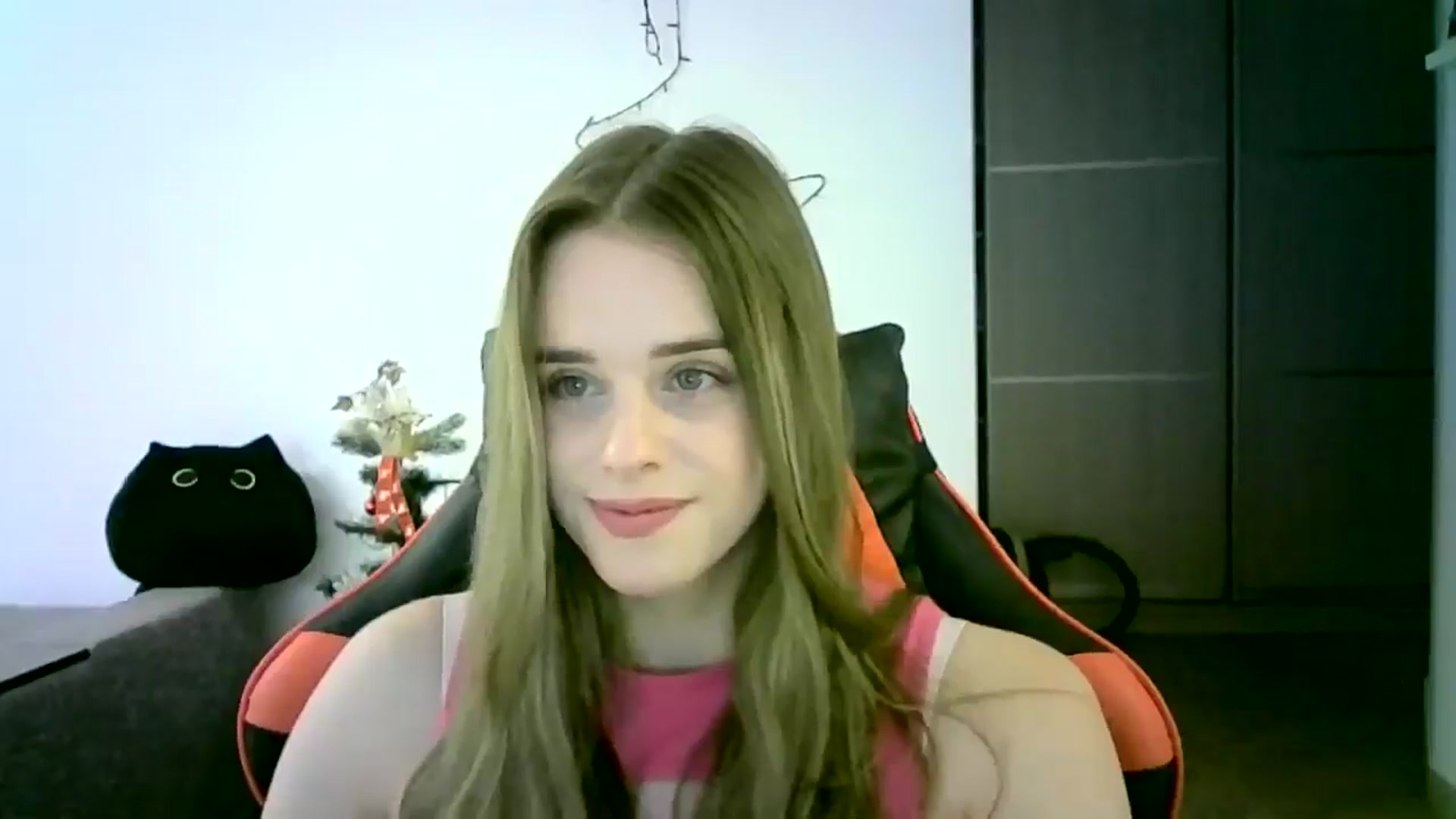 Gallery image thumbnail from JuliaWatson's myfreecams stream on, 12/16/2025, 12:43 image 12 of 20