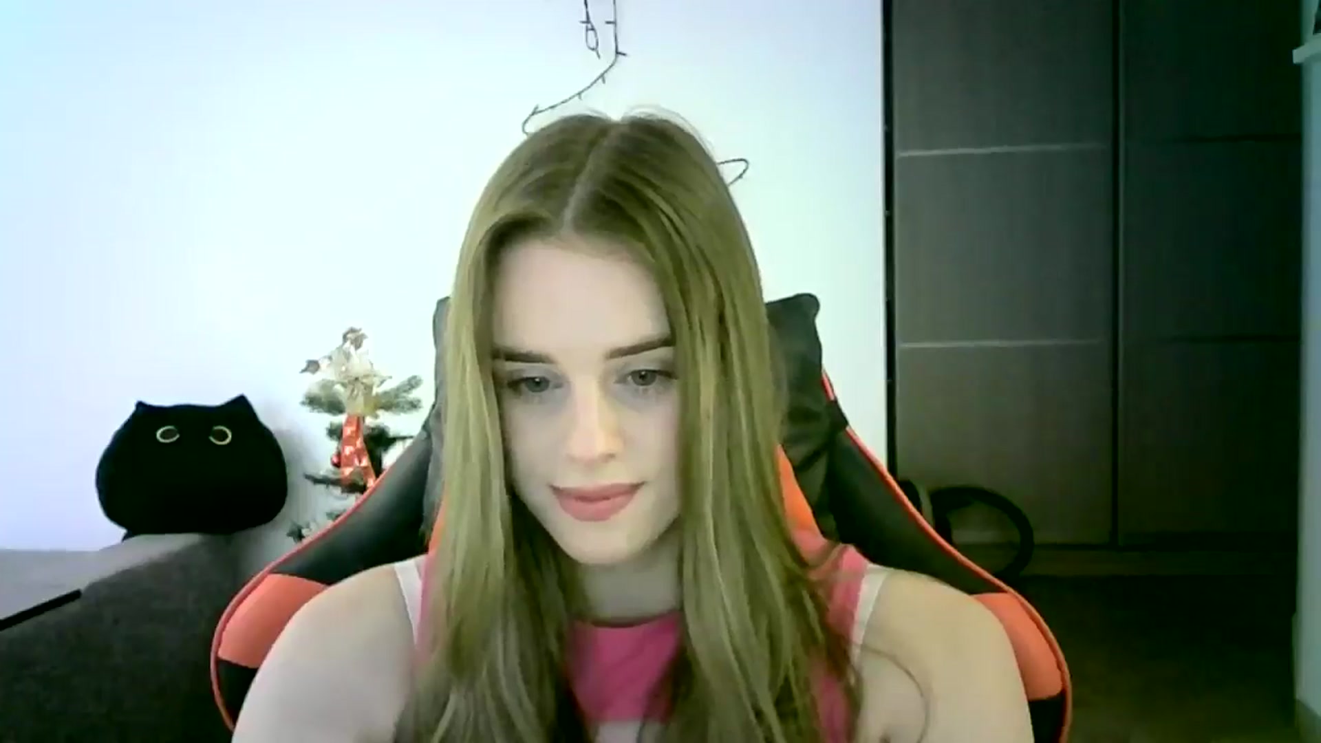Gallery image thumbnail from JuliaWatson's myfreecams stream on, 12/16/2025, 12:43 image 10 of 20