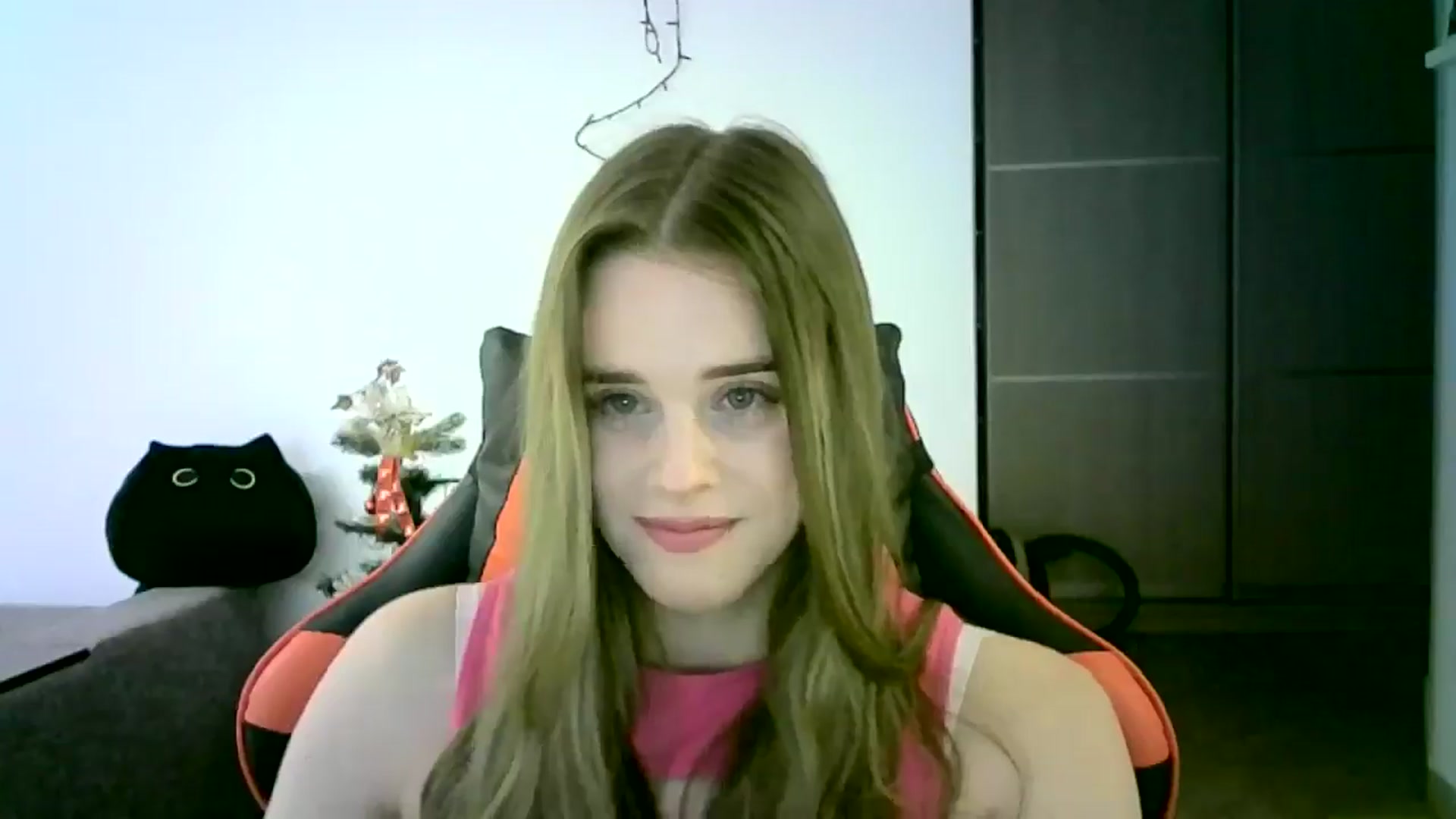 Gallery image thumbnail from JuliaWatson's myfreecams stream on, 12/16/2025, 12:43 image 14 of 20
