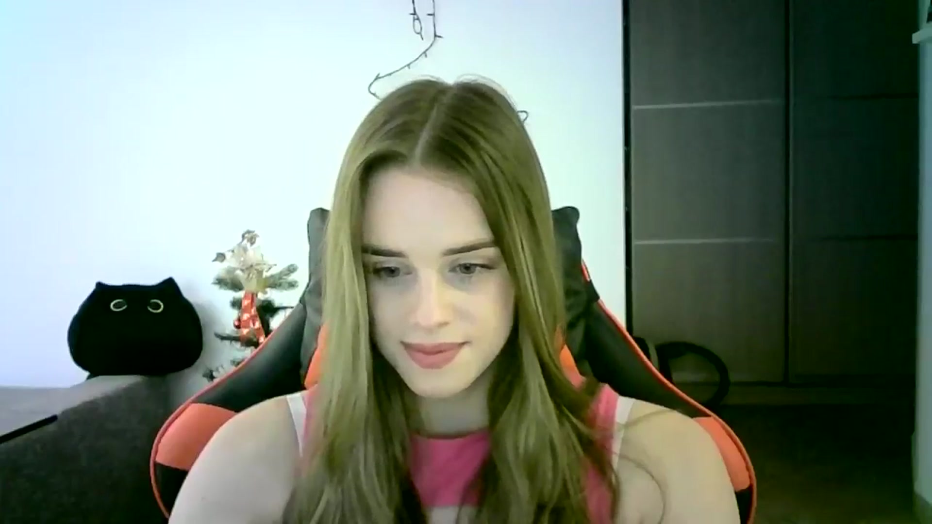 Gallery image thumbnail from JuliaWatson's myfreecams stream on, 12/16/2025, 12:43 image 11 of 20