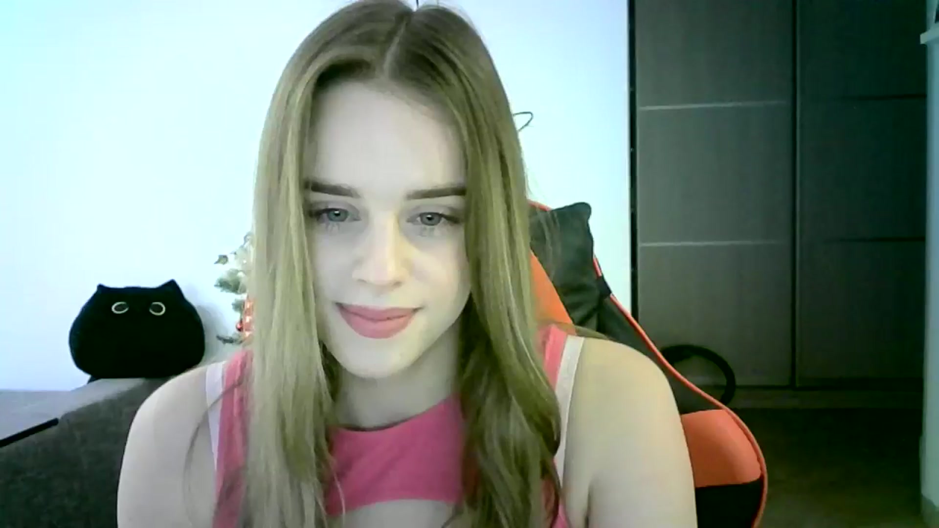 Gallery image thumbnail from JuliaWatson's myfreecams stream on, 12/16/2025, 12:43 image 18 of 20
