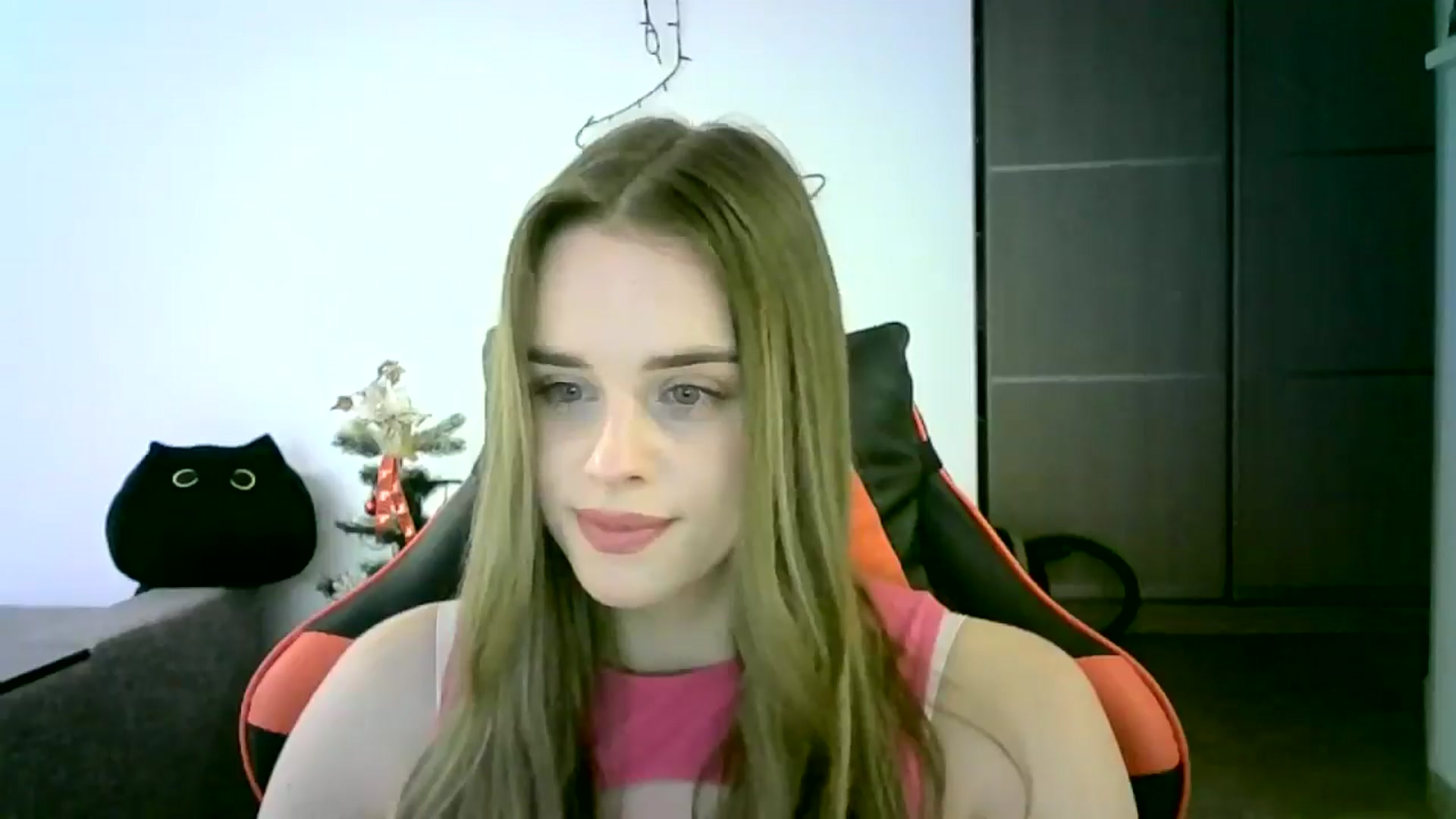 Gallery image thumbnail from JuliaWatson's myfreecams stream on, 12/16/2025, 12:43 image 2 of 20