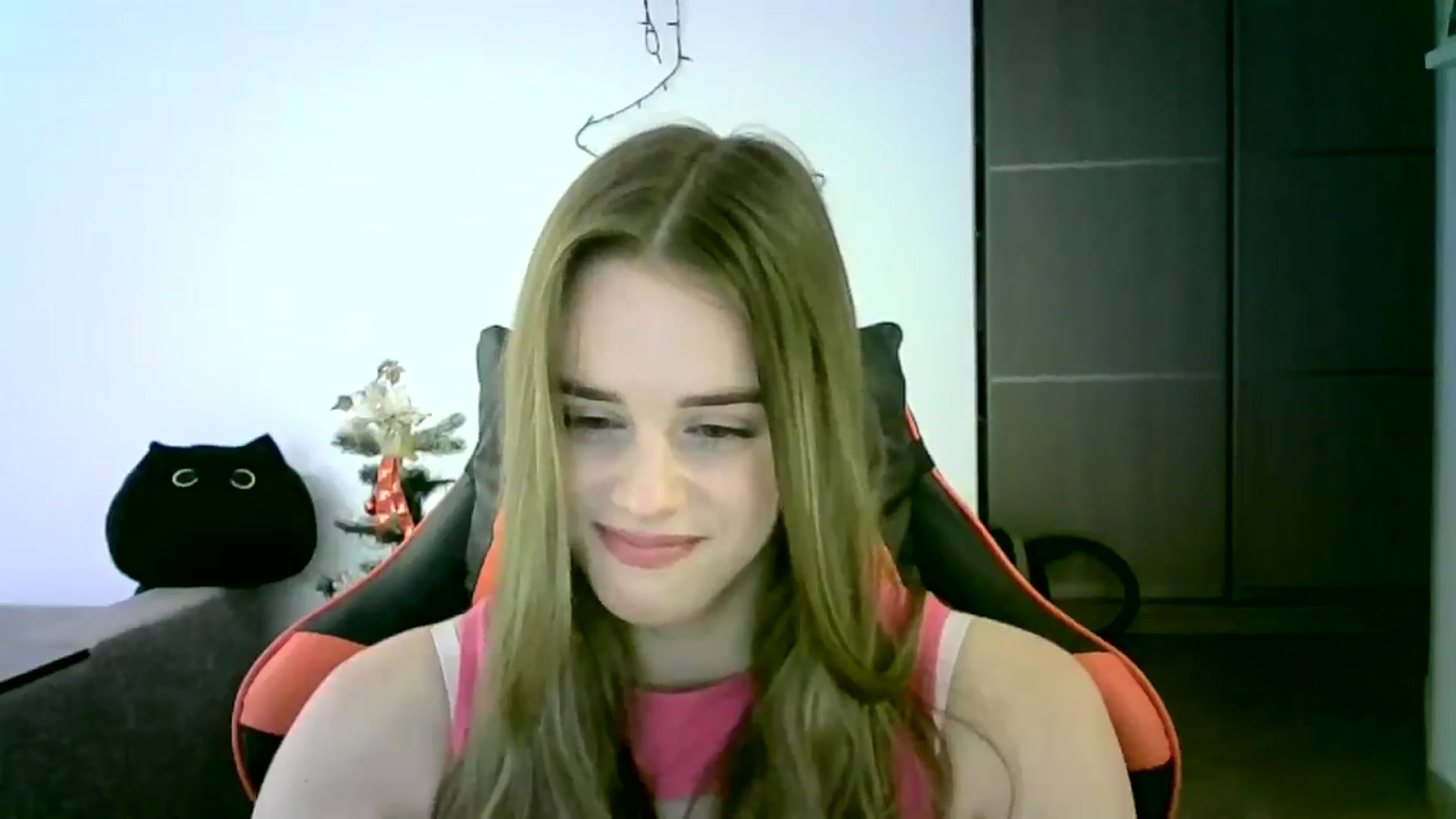 Gallery image thumbnail from JuliaWatson's myfreecams stream on, 12/16/2025, 12:43 image 15 of 20