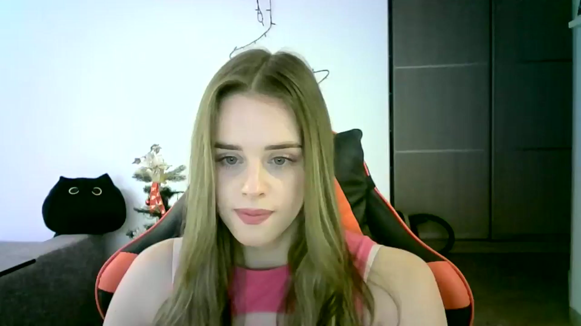 Gallery image thumbnail from JuliaWatson's myfreecams stream on, 12/16/2025, 12:43 image 1 of 20