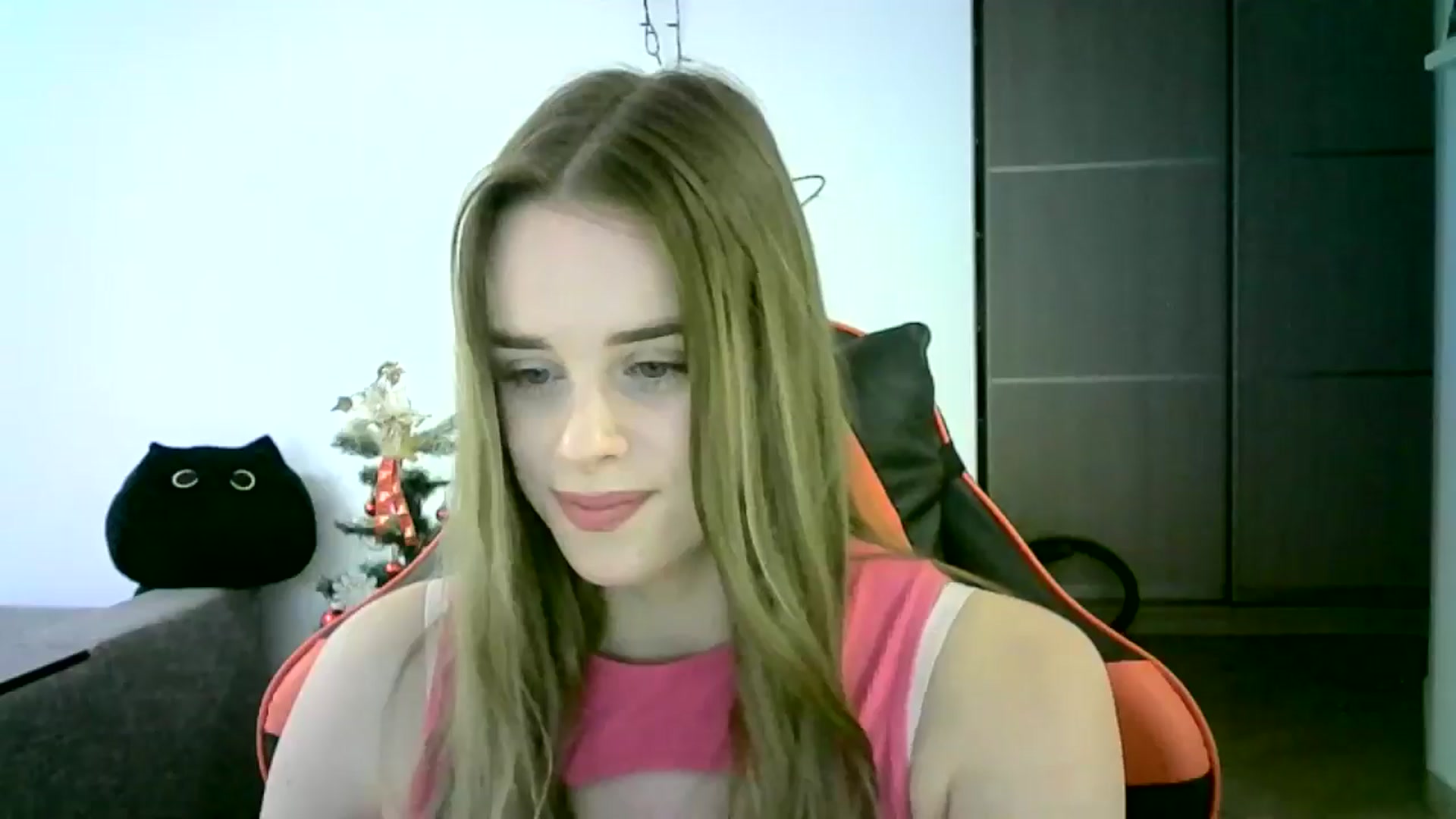 Gallery image thumbnail from JuliaWatson's myfreecams stream on, 12/16/2025, 12:43 image 19 of 20