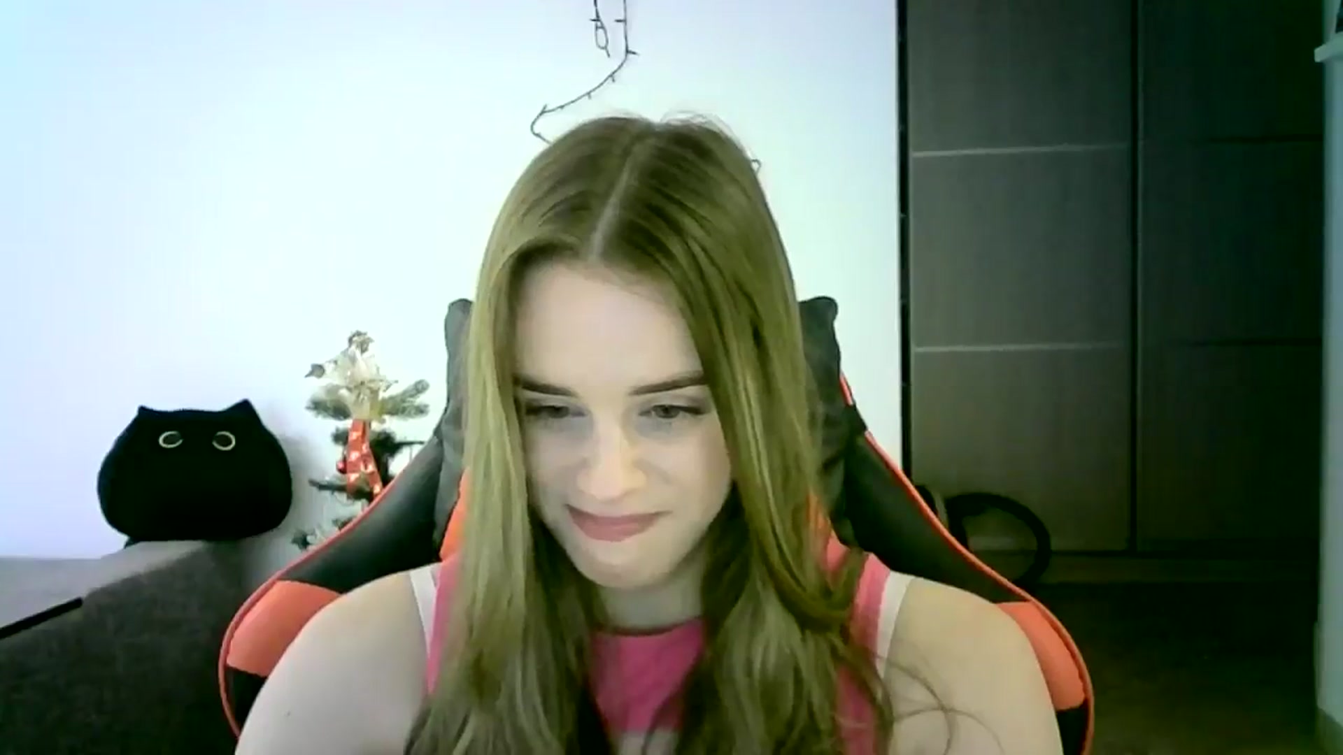 Gallery image thumbnail from JuliaWatson's myfreecams stream on, 12/16/2025, 12:43 image 13 of 20