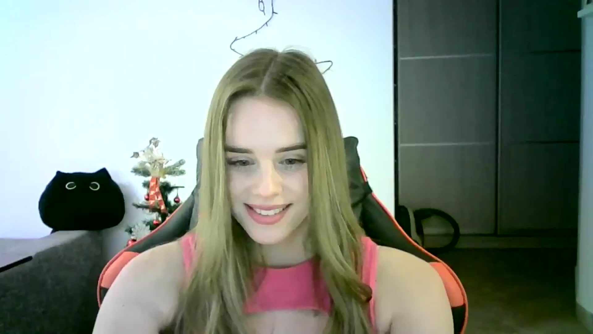 Gallery image thumbnail from JuliaWatson's myfreecams stream on, 12/16/2025, 13:09 image 5 of 20