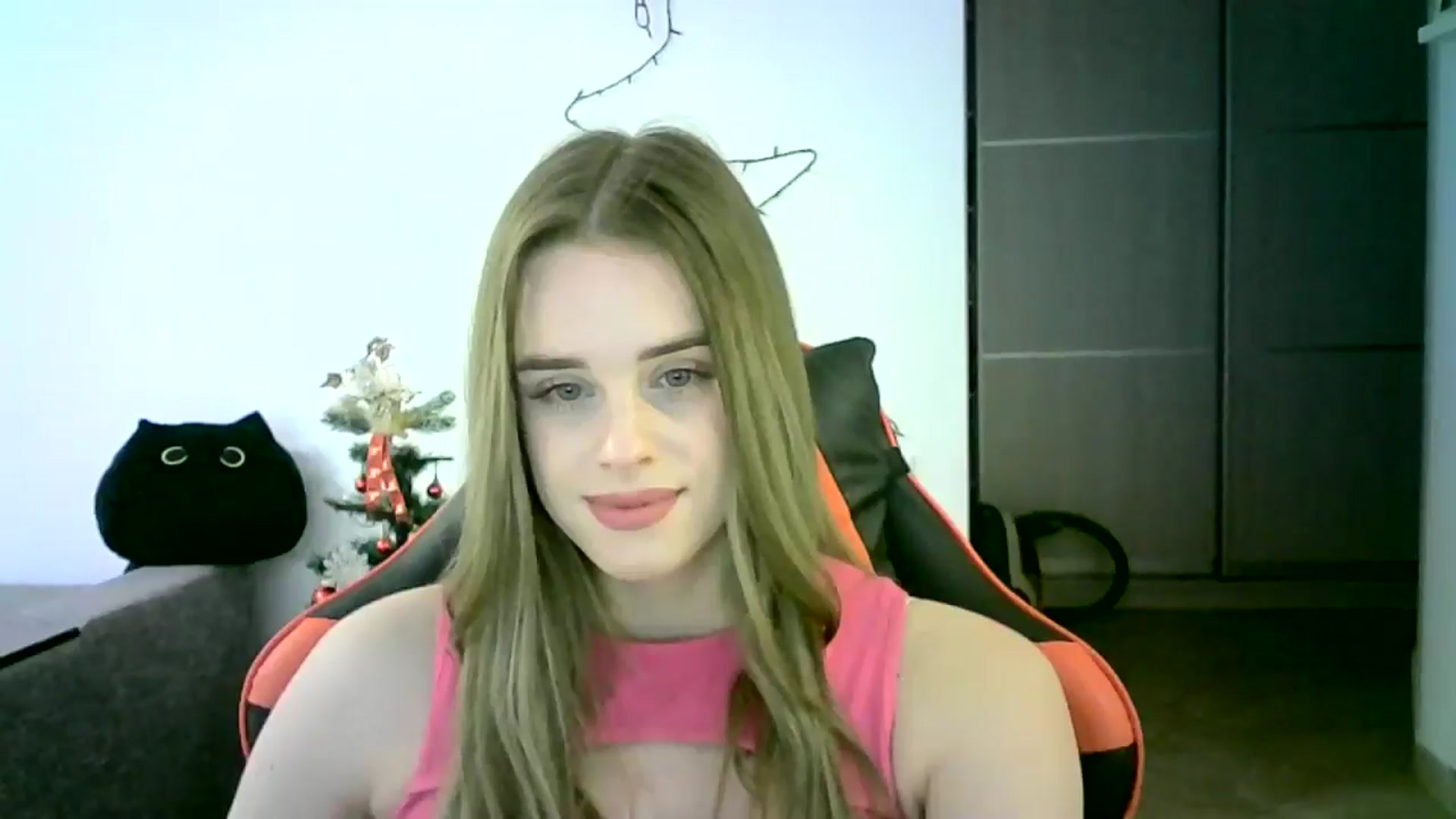 Gallery image thumbnail from JuliaWatson's myfreecams stream on, 12/16/2025, 13:09 image 7 of 20