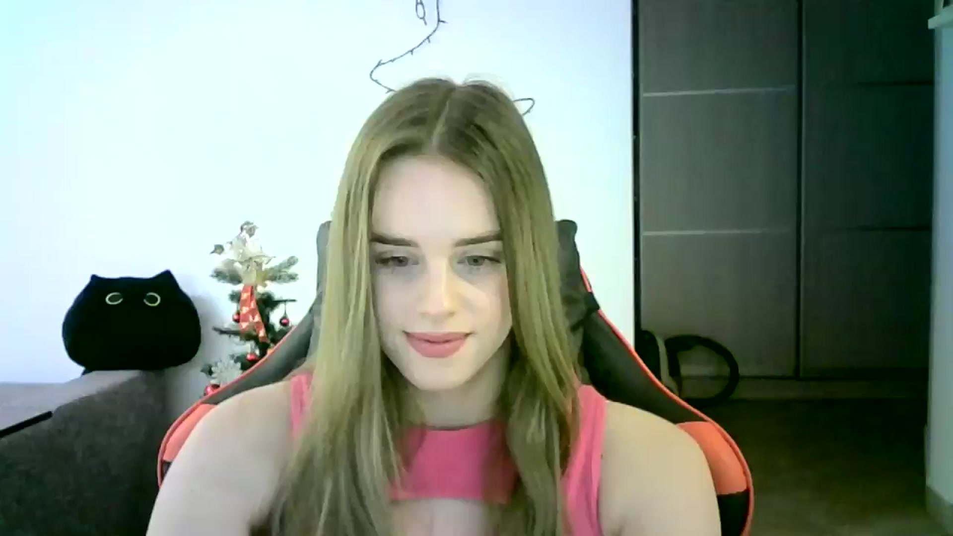 Gallery image thumbnail from JuliaWatson's myfreecams stream on, 12/16/2025, 13:09 image 2 of 20