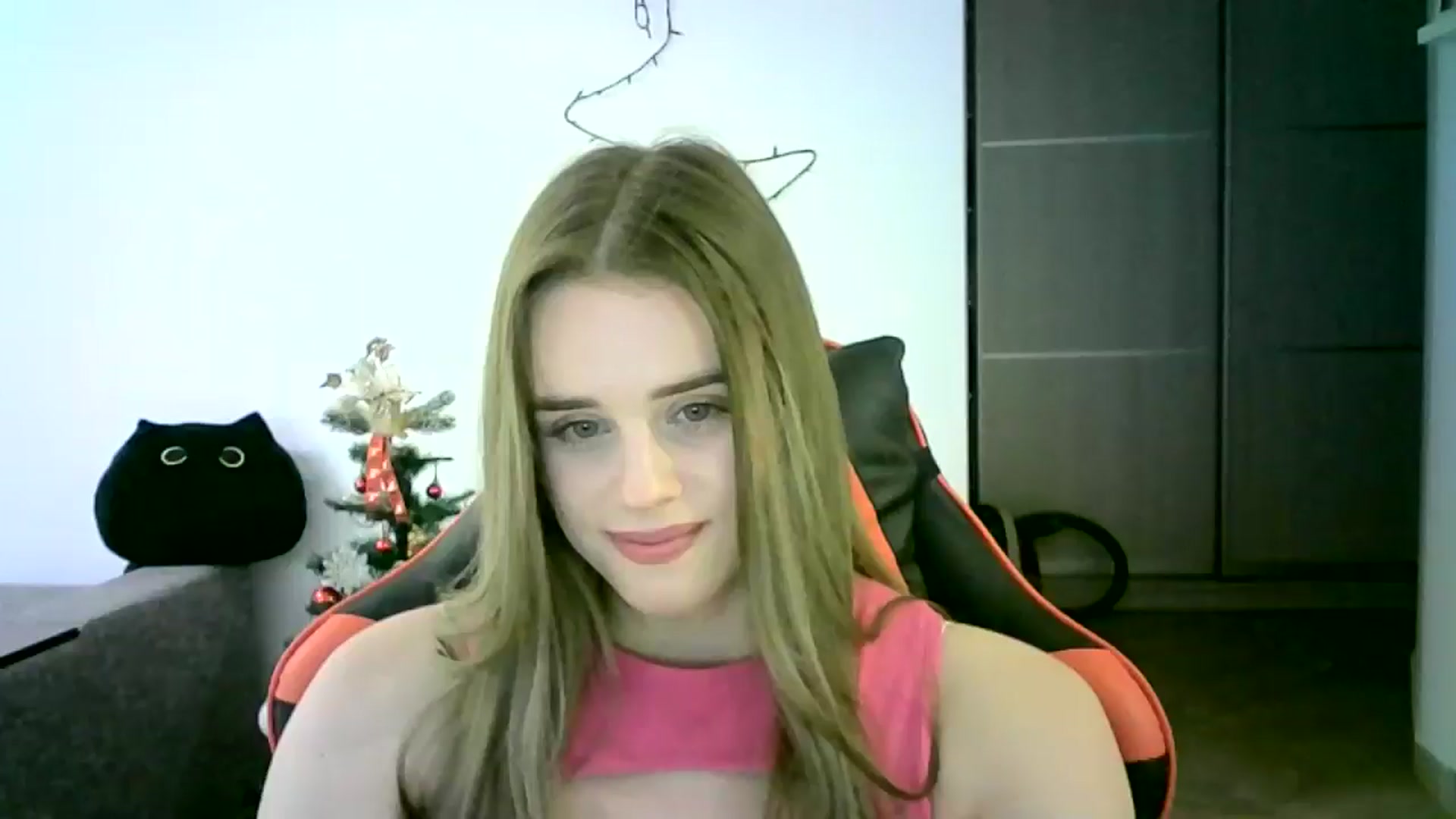 Gallery image thumbnail from JuliaWatson's myfreecams stream on, 12/16/2025, 13:09 image 16 of 20
