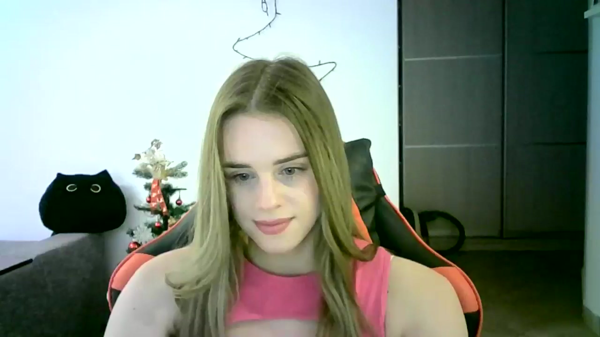 Gallery image thumbnail from JuliaWatson's myfreecams stream on, 12/16/2025, 13:09 image 12 of 20