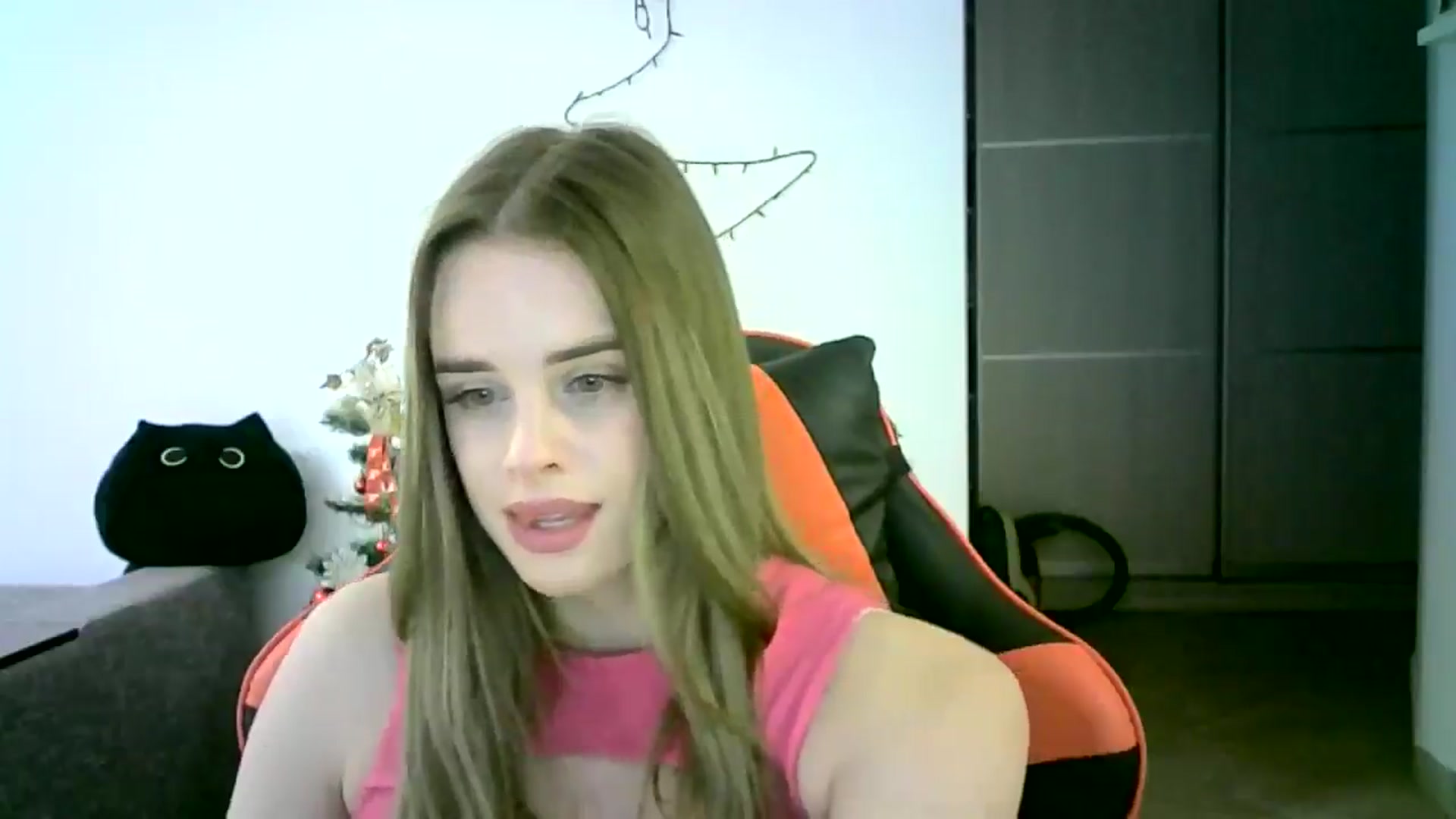 Gallery image thumbnail from JuliaWatson's myfreecams stream on, 12/16/2025, 13:09 image 6 of 20