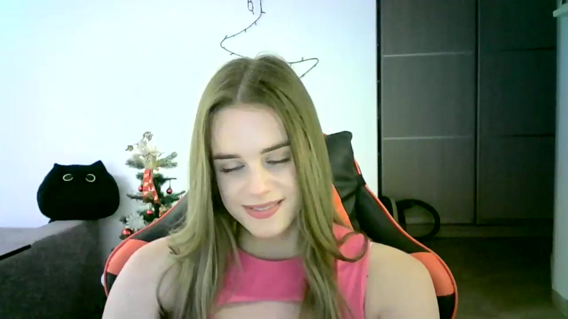 Gallery image thumbnail from JuliaWatson's myfreecams stream on, 12/16/2025, 13:09 image 14 of 20