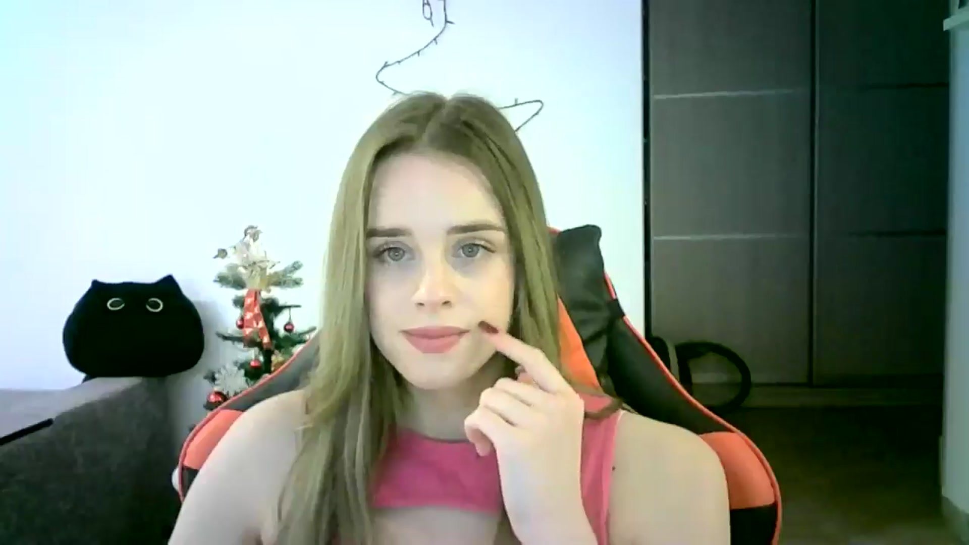Gallery image thumbnail from JuliaWatson's myfreecams stream on, 12/16/2025, 13:09 image 17 of 20