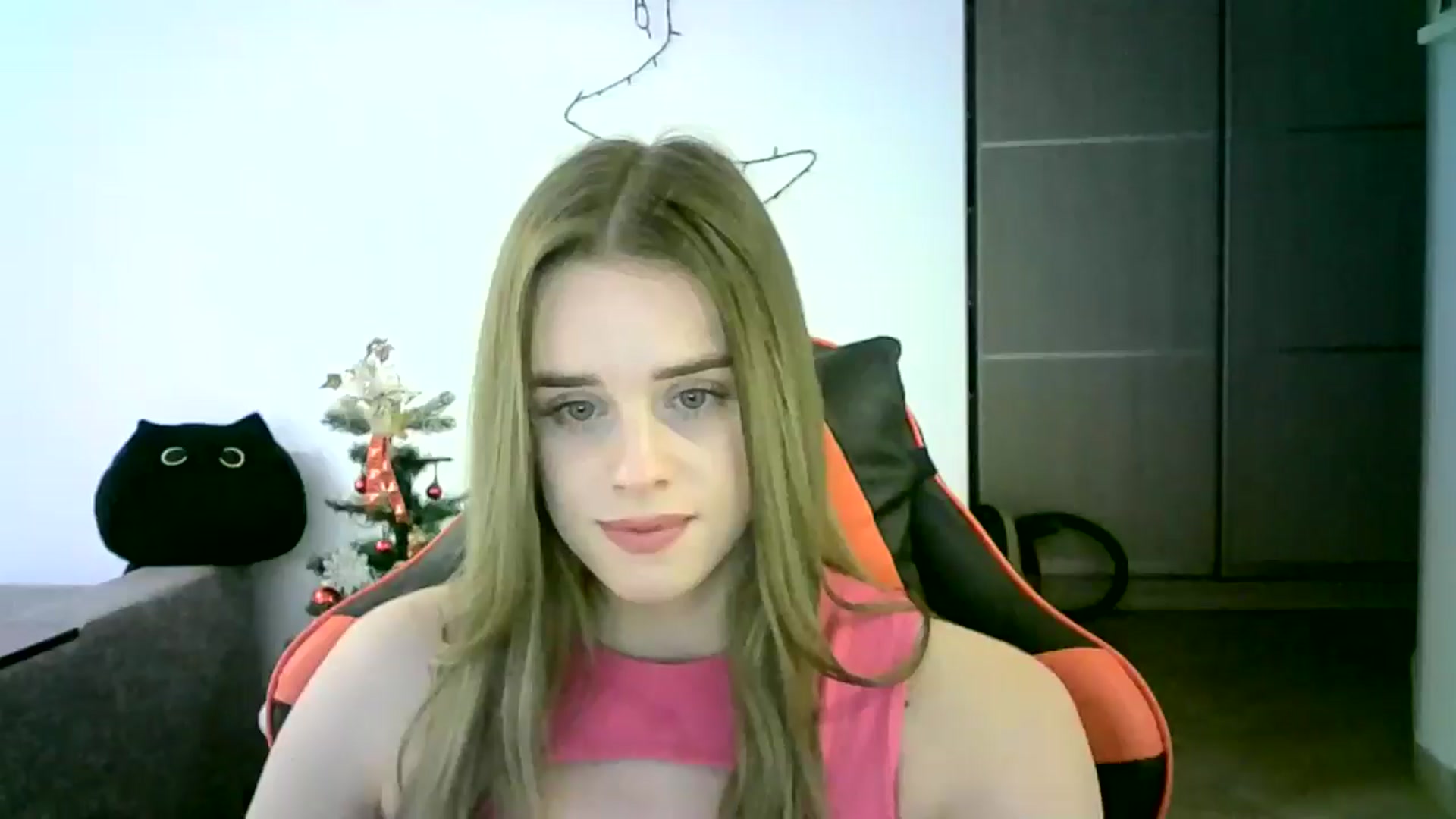 Gallery image thumbnail from JuliaWatson's myfreecams stream on, 12/16/2025, 13:09 image 18 of 20