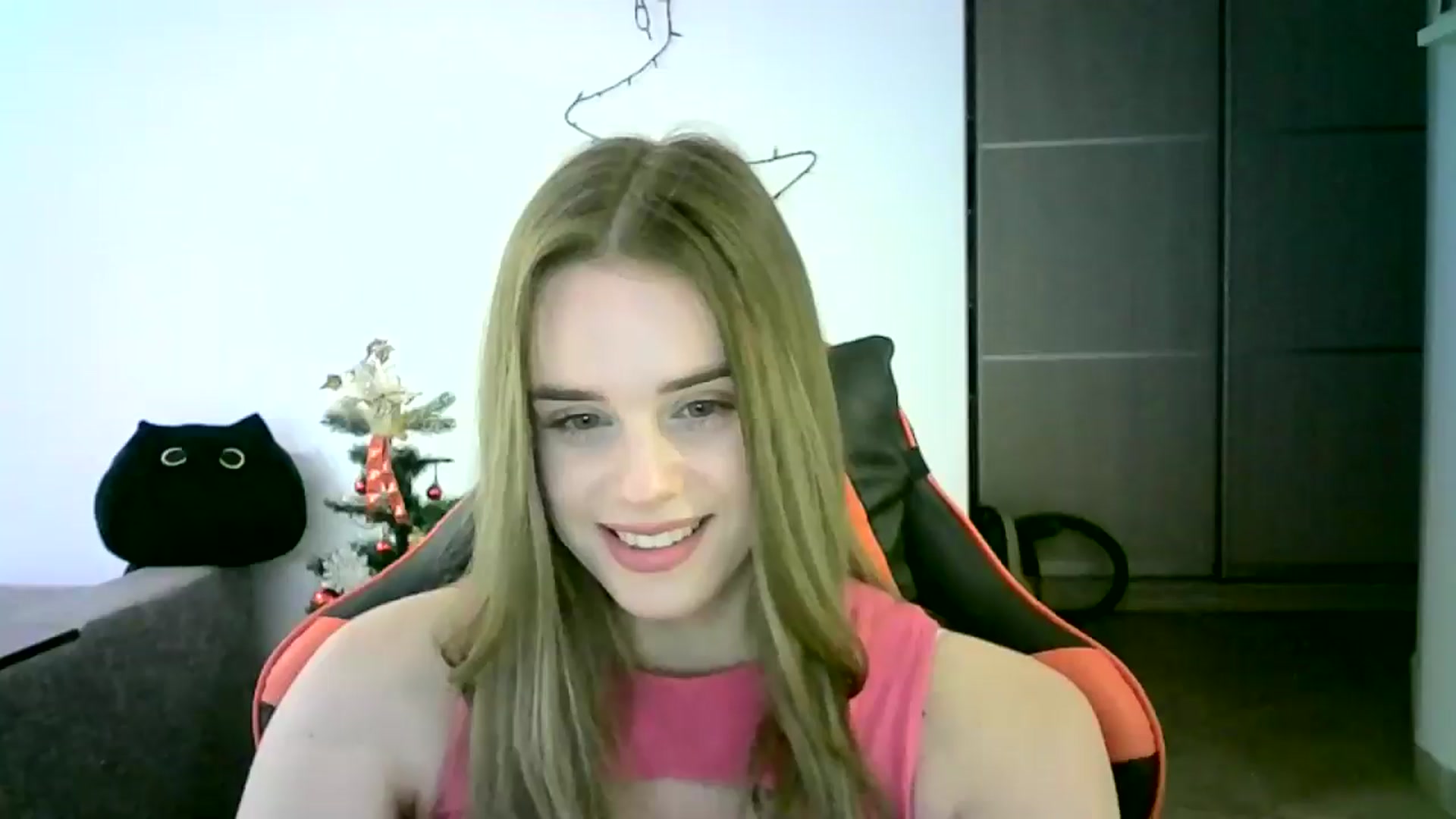 Gallery image thumbnail from JuliaWatson's myfreecams stream on, 12/16/2025, 13:09 image 10 of 20