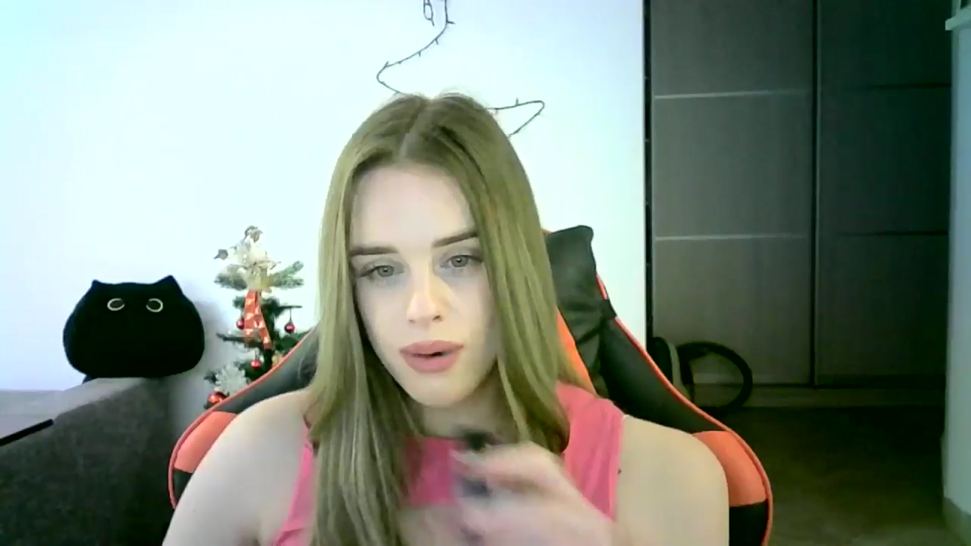 Gallery image thumbnail from JuliaWatson's myfreecams stream on, 12/16/2025, 13:09 image 9 of 20