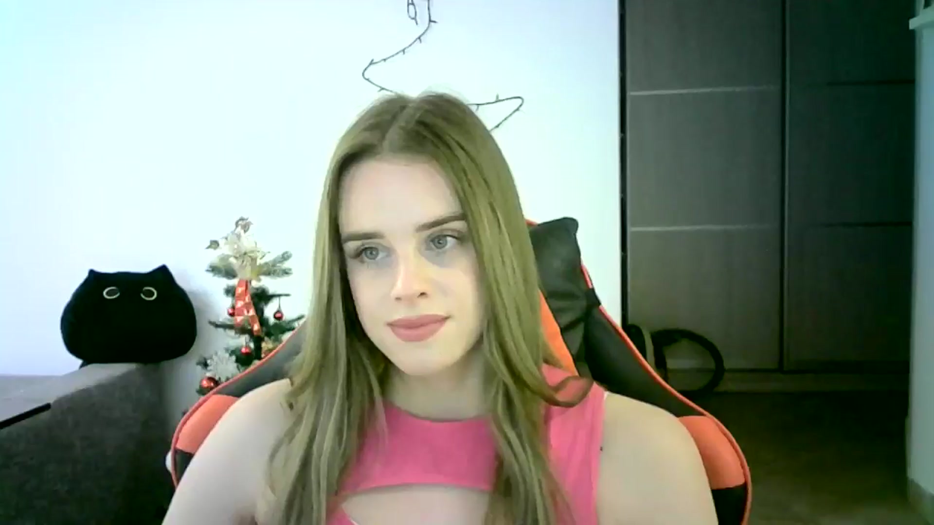 Gallery image thumbnail from JuliaWatson's myfreecams stream on, 12/16/2025, 13:09 image 13 of 20