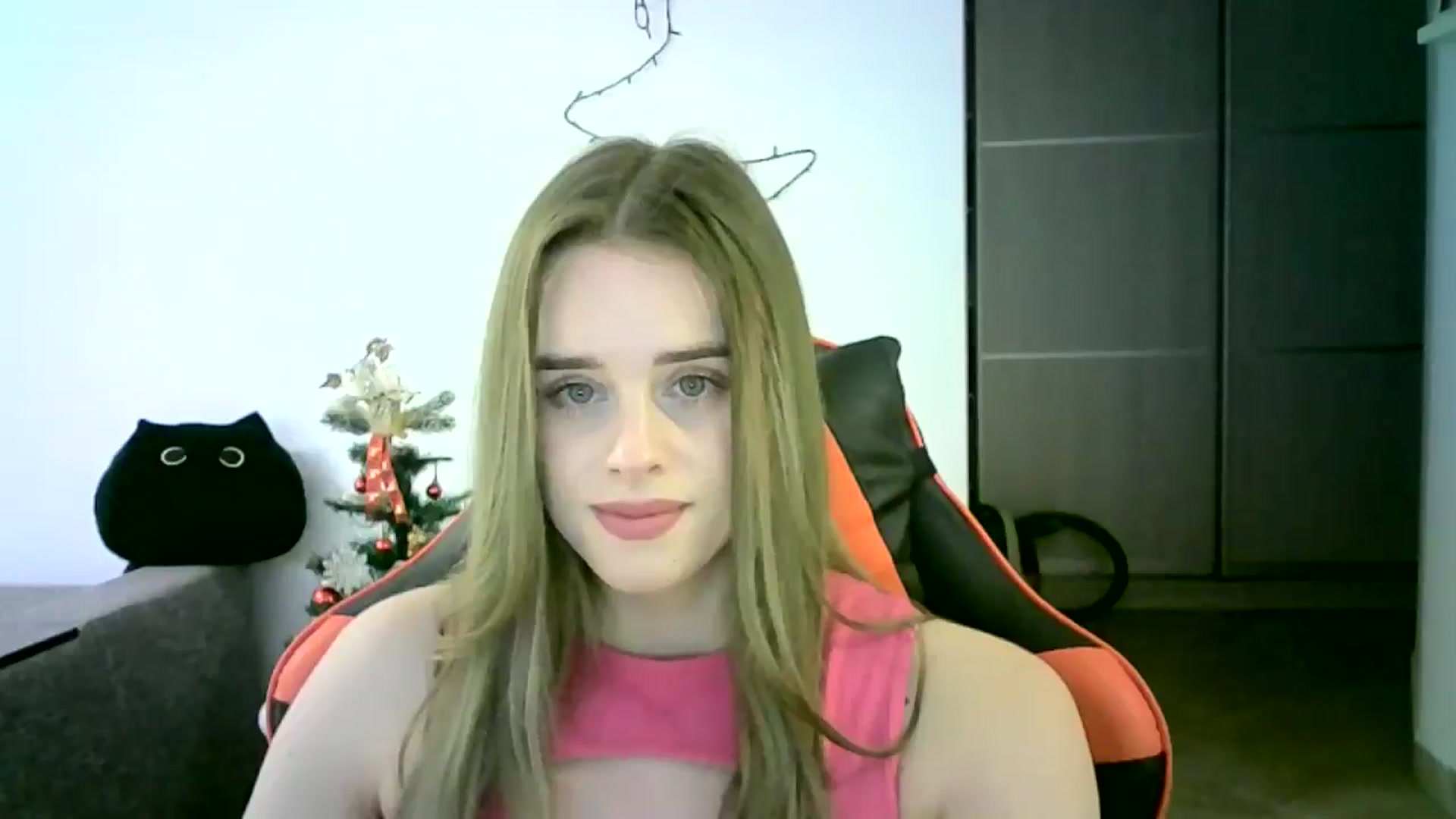 Gallery image thumbnail from JuliaWatson's myfreecams stream on, 12/16/2025, 13:09 image 19 of 20