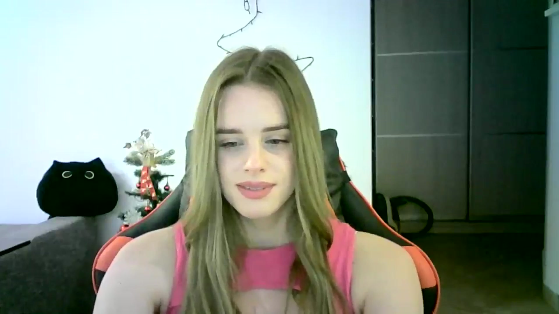 Gallery image thumbnail from JuliaWatson's myfreecams stream on, 12/16/2025, 13:09 image 8 of 20