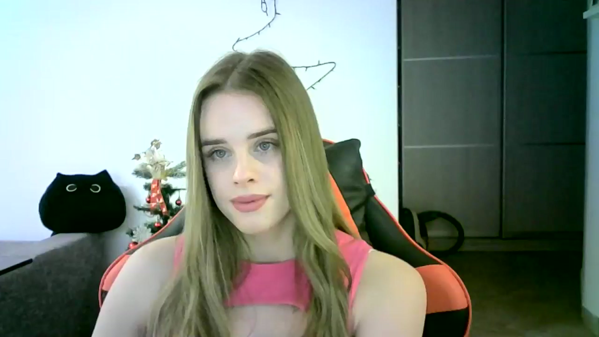Gallery image thumbnail from JuliaWatson's myfreecams stream on, 12/16/2025, 13:09 image 4 of 20
