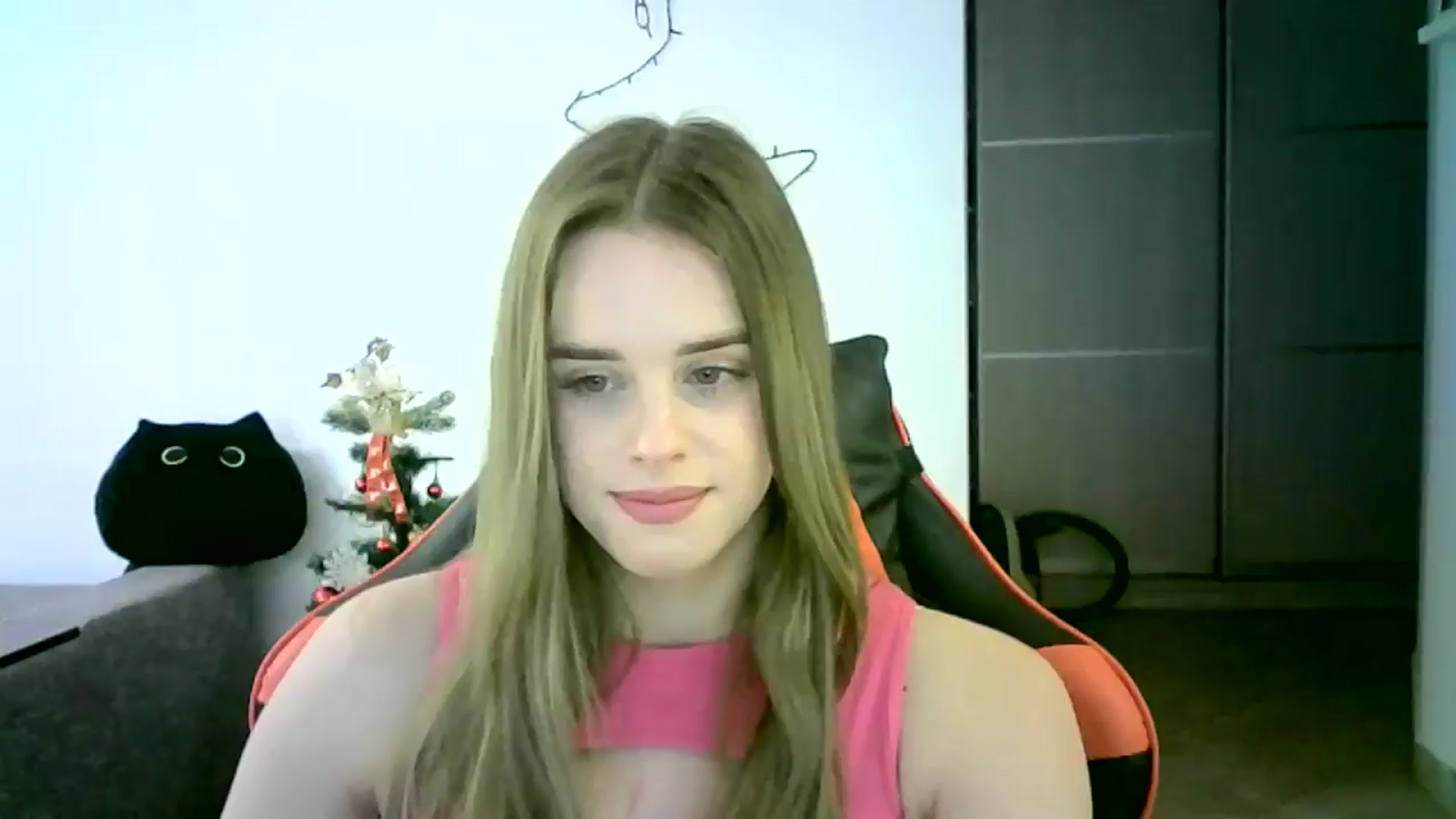 Gallery image thumbnail from JuliaWatson's myfreecams stream on, 12/16/2025, 13:09 image 1 of 20