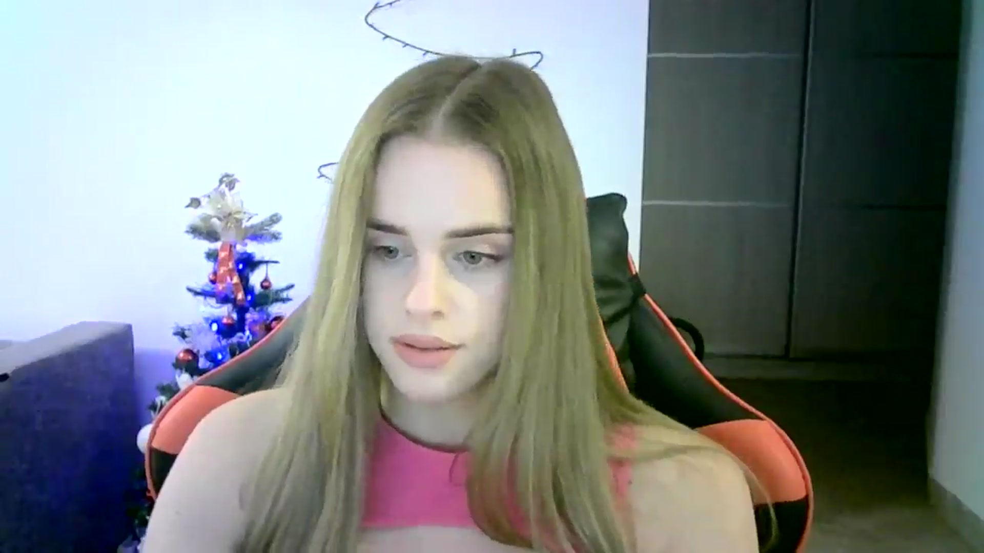 Gallery image thumbnail from JuliaWatson's myfreecams stream on, 12/17/2025, 15:18 image 9 of 20